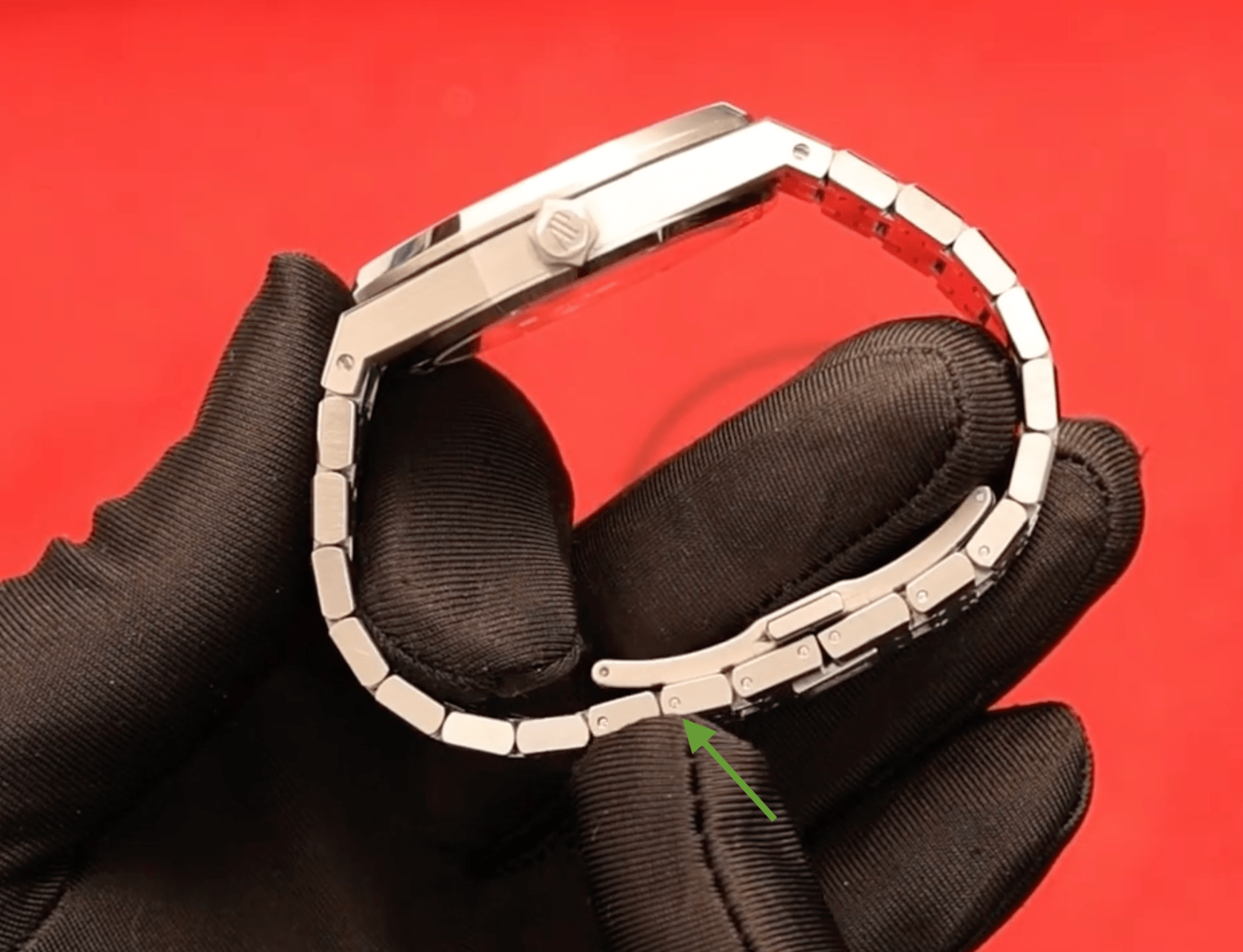 How to Resize Your Audemars Piguet Royal Oak Bracelet - WatchesOff5th