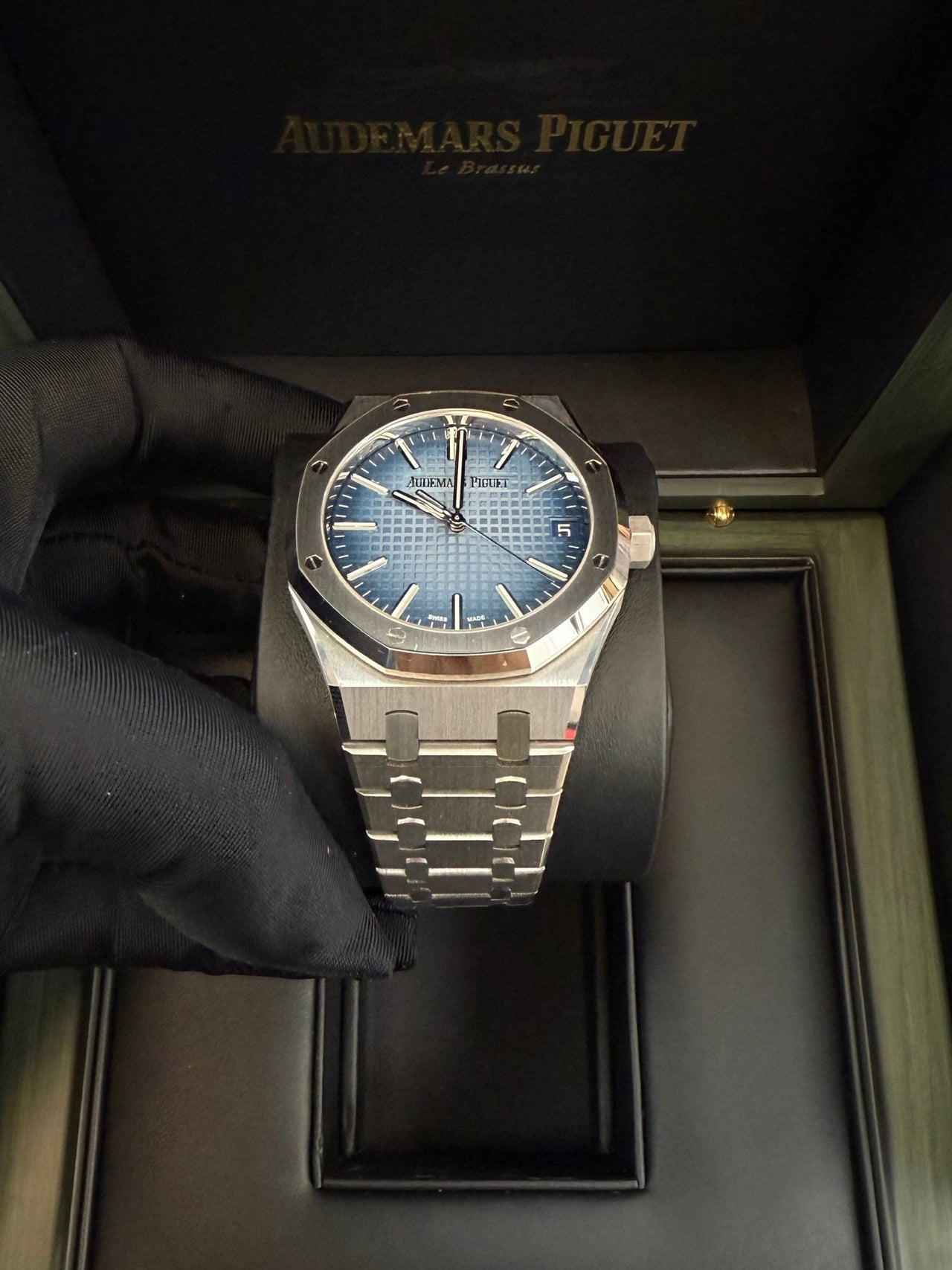 Audemars Piguet Royal Oak 41mm White Gold Smoked Blue Dial 15510BC.OO.1320BC.02 - WatchesOff5thWatch