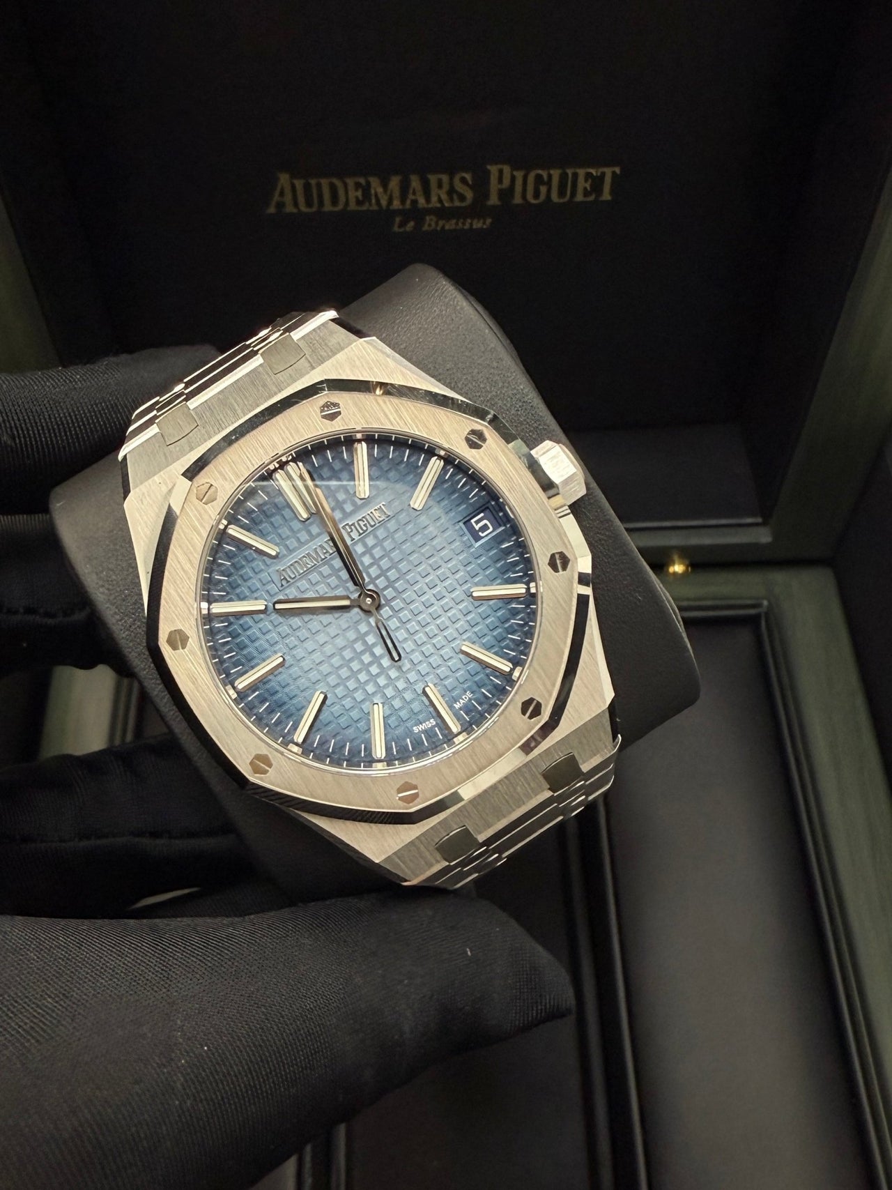 Audemars Piguet Royal Oak 41mm White Gold Smoked Blue Dial 15510BC.OO.1320BC.02 - WatchesOff5thWatch