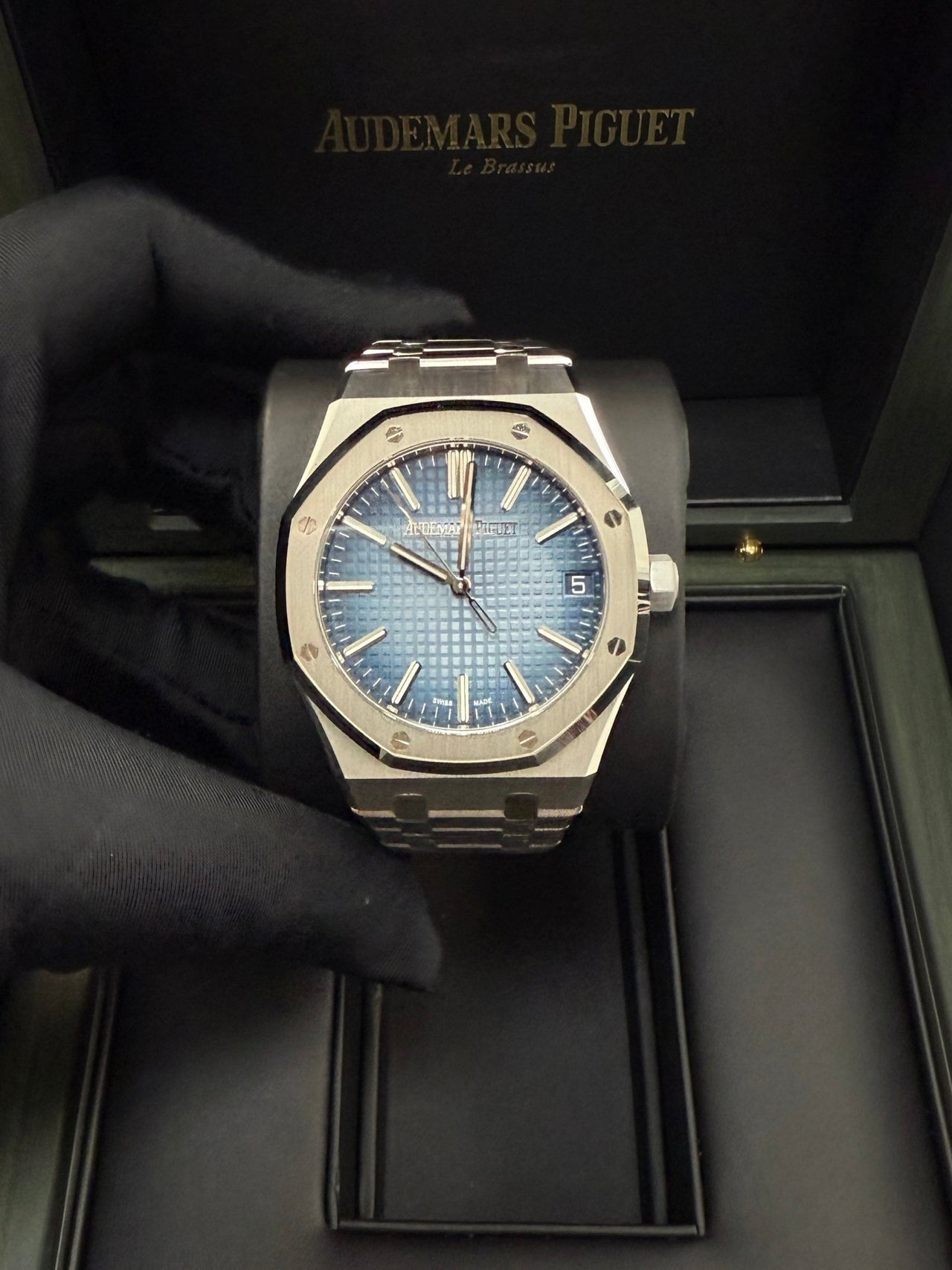 Audemars Piguet Royal Oak 41mm White Gold Smoked Blue Dial 15510BC.OO.1320BC.02 - WatchesOff5thWatch