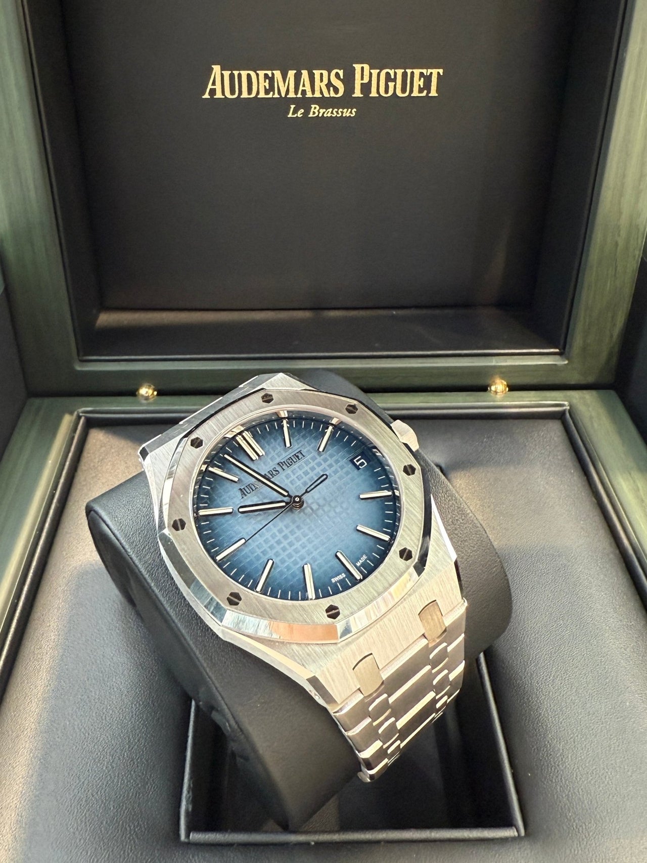 Audemars Piguet Royal Oak 41mm White Gold Smoked Blue Dial 15510BC.OO.1320BC.02 - WatchesOff5thWatch