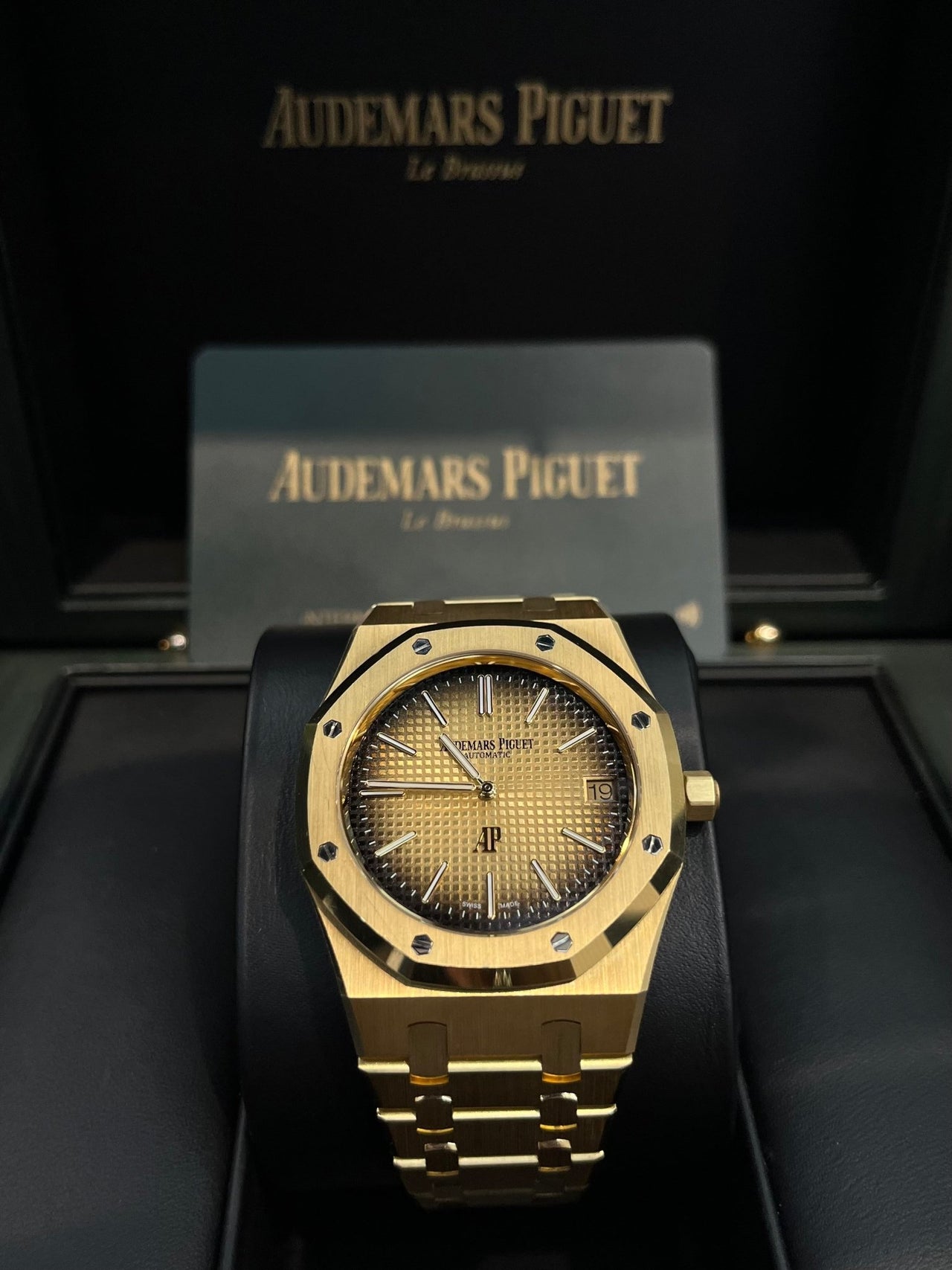 Audemars Piguet Royal Oak Jumbo (Ref# 16202BA.OO.1240BA.02) - WatchesOff5thWatch