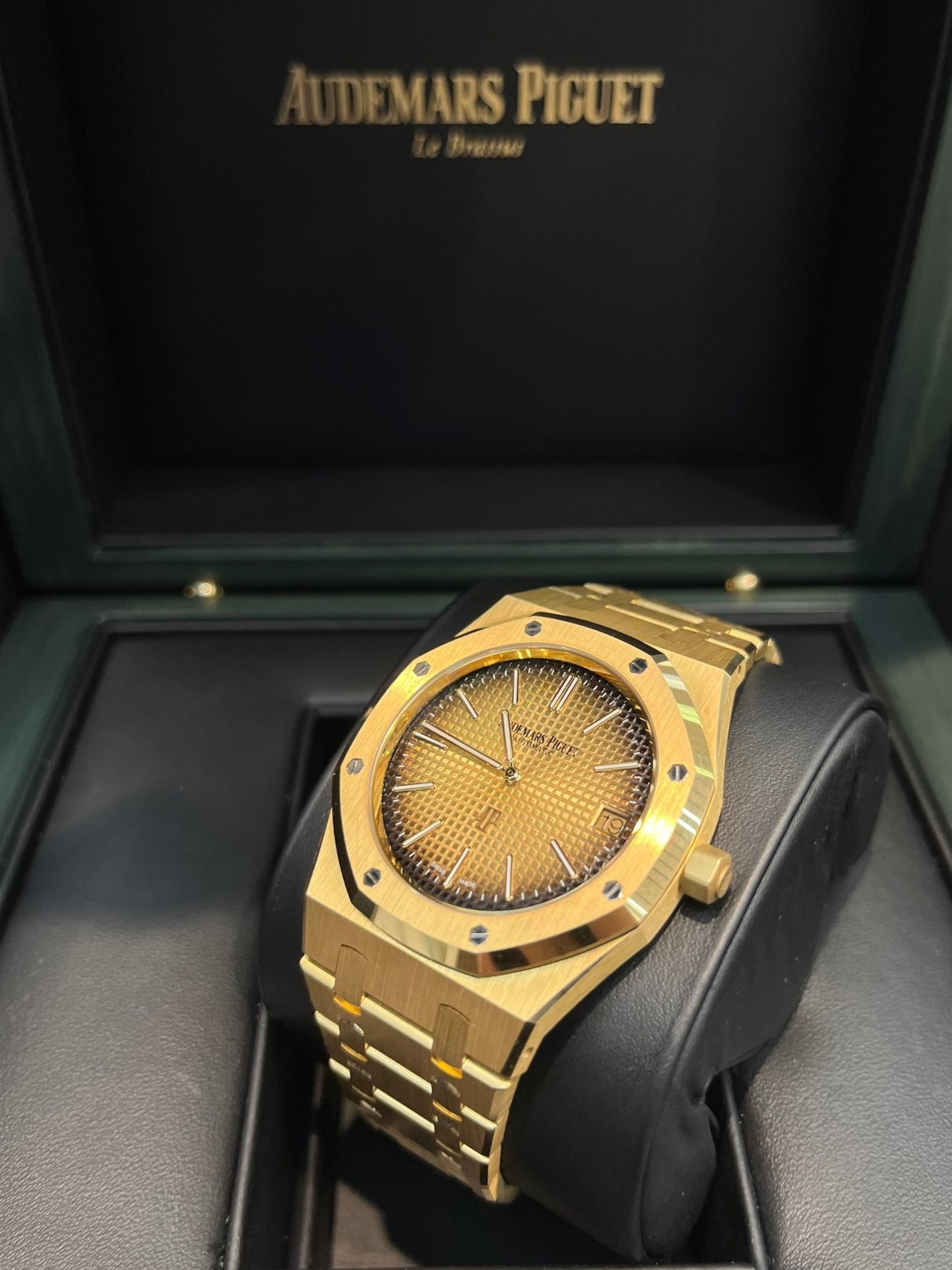 Audemars Piguet Royal Oak Jumbo (Ref# 16202BA.OO.1240BA.02) - WatchesOff5thWatch
