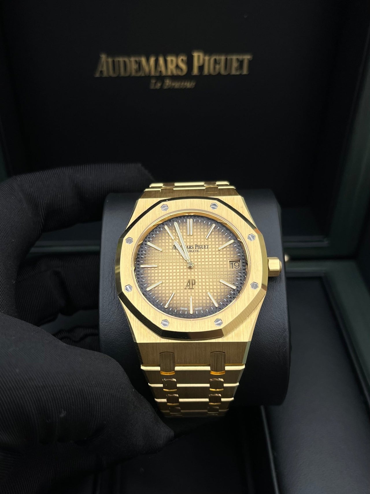 Audemars Piguet Royal Oak Jumbo (Ref# 16202BA.OO.1240BA.02) - WatchesOff5thWatch