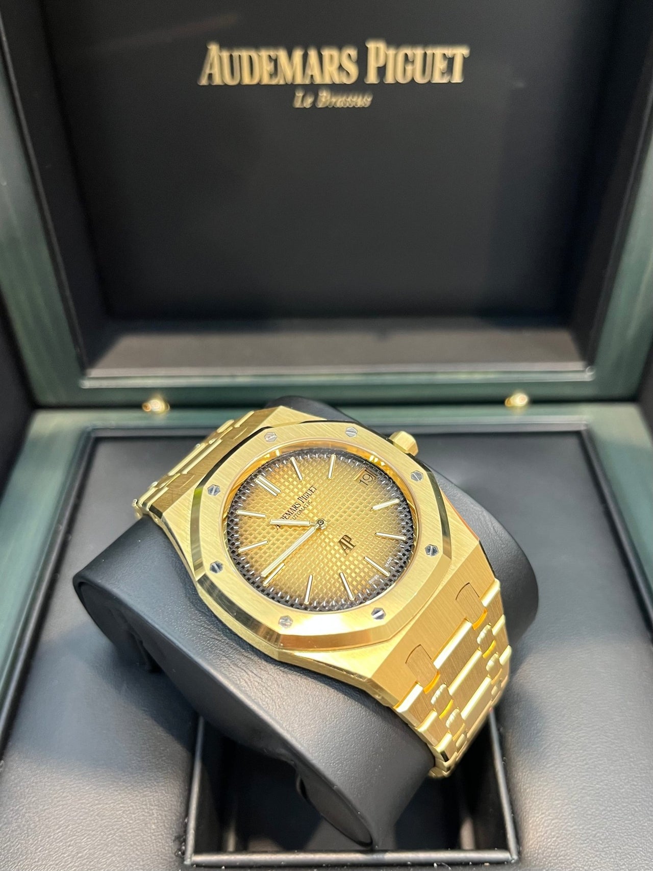 Audemars Piguet Royal Oak Jumbo (Ref# 16202BA.OO.1240BA.02) - WatchesOff5thWatch