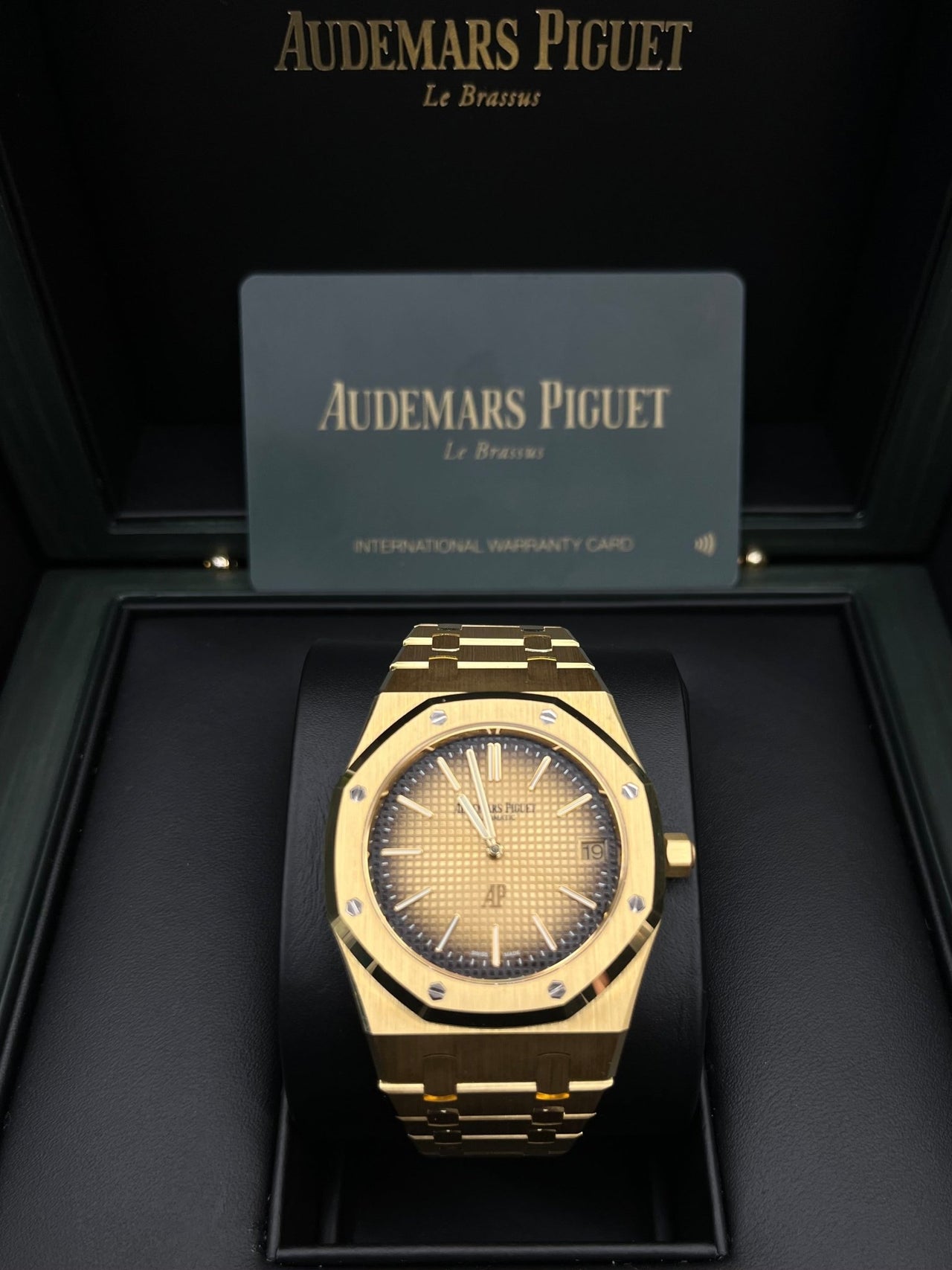 Audemars Piguet Royal Oak Jumbo (Ref# 16202BA.OO.1240BA.02) - WatchesOff5thWatch