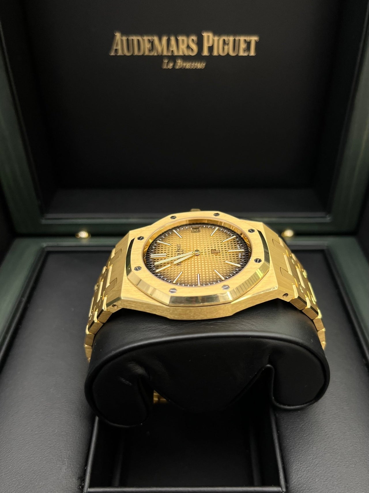 Audemars Piguet Royal Oak Jumbo (Ref# 16202BA.OO.1240BA.02) - WatchesOff5thWatch