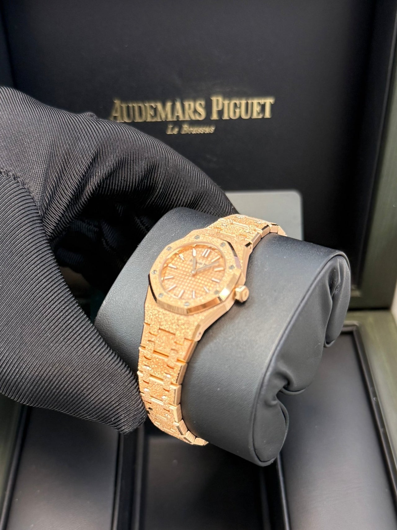 Audemars Piguet ROYAL OAK MINI FROSTED GOLD QUARTZ Ref. 67630OR.GG.1312OR.01 - WatchesOff5thWatch