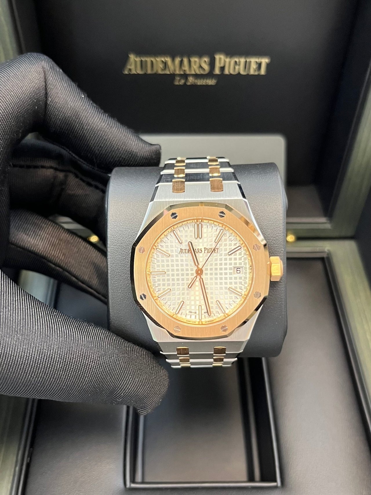 Audemars Piguet Royal Oak Selfwinding "50th Anniversary" 37mm 15550SR.OO.1356SR.01 - WatchesOff5thWatch