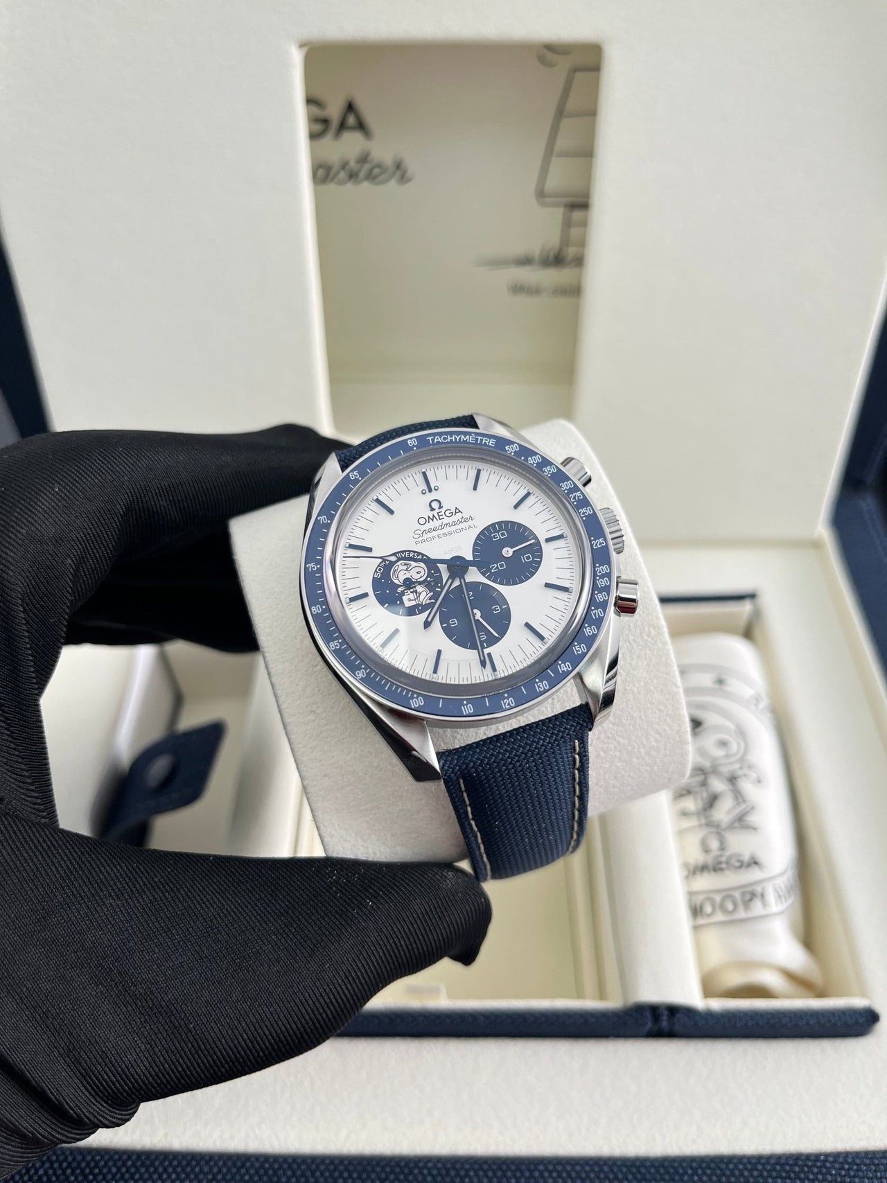 Omega Speedmaster 'Silver Snoopy Award' 310.32.42.50.02.001 - WatchesOff5th