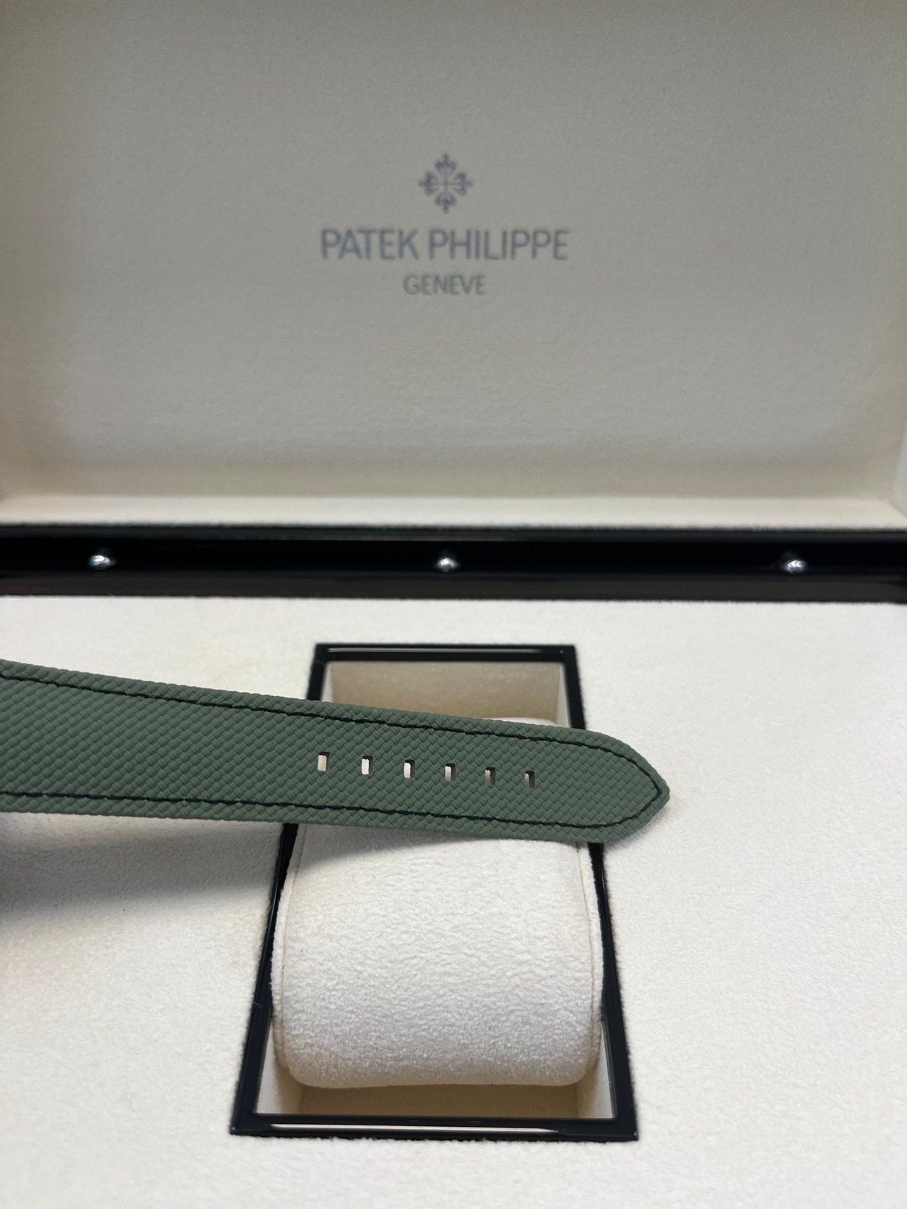 Patek Philippe Calatrava Pilot Travel Time 5524G - 010 - WatchesOff5thWatch
