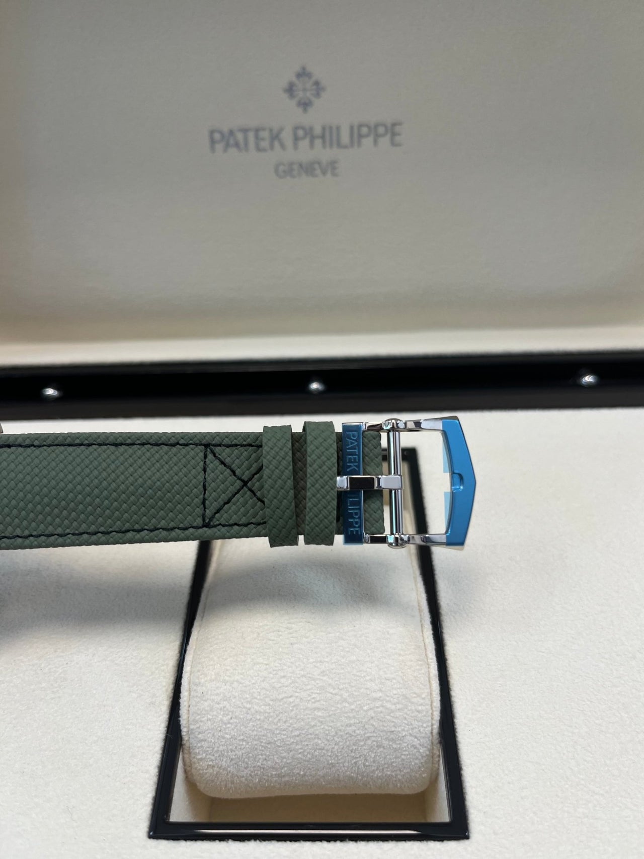 Patek Philippe Calatrava Pilot Travel Time 5524G - 010 - WatchesOff5thWatch