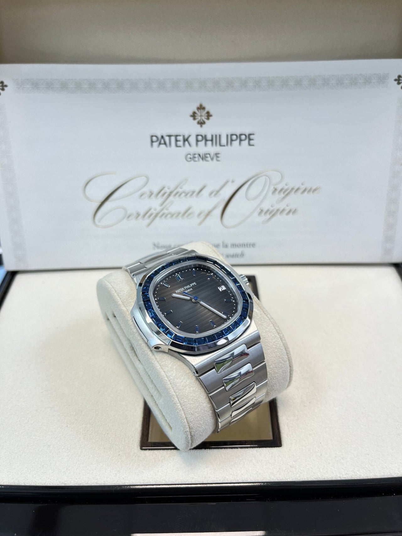 Patek Philippe Nautilus Platinum Blue Sapphire 5711/111P - 001 - WatchesOff5thWatch