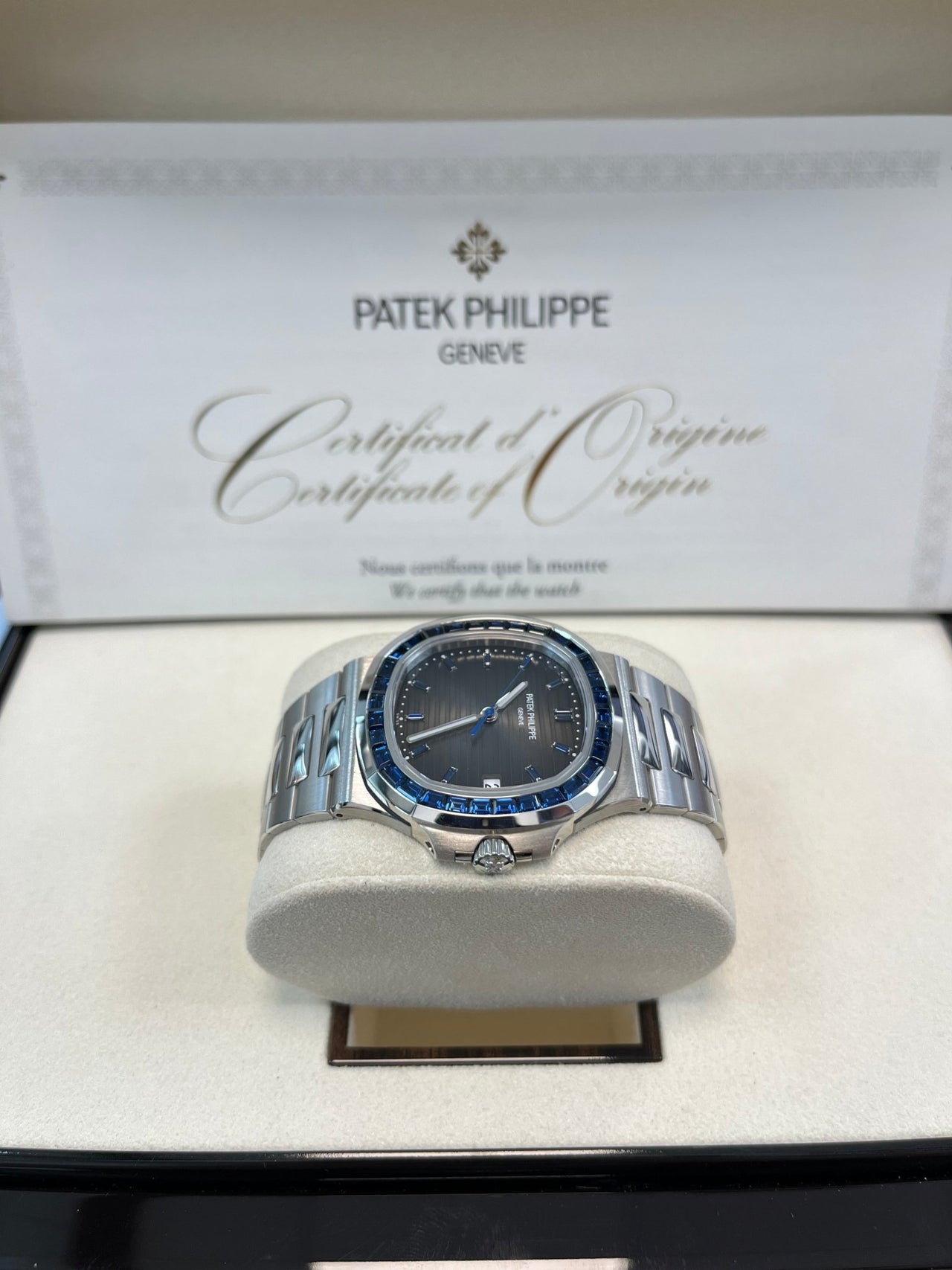 Patek Philippe Nautilus Platinum Blue Sapphire 5711/111P - 001 - WatchesOff5thWatch