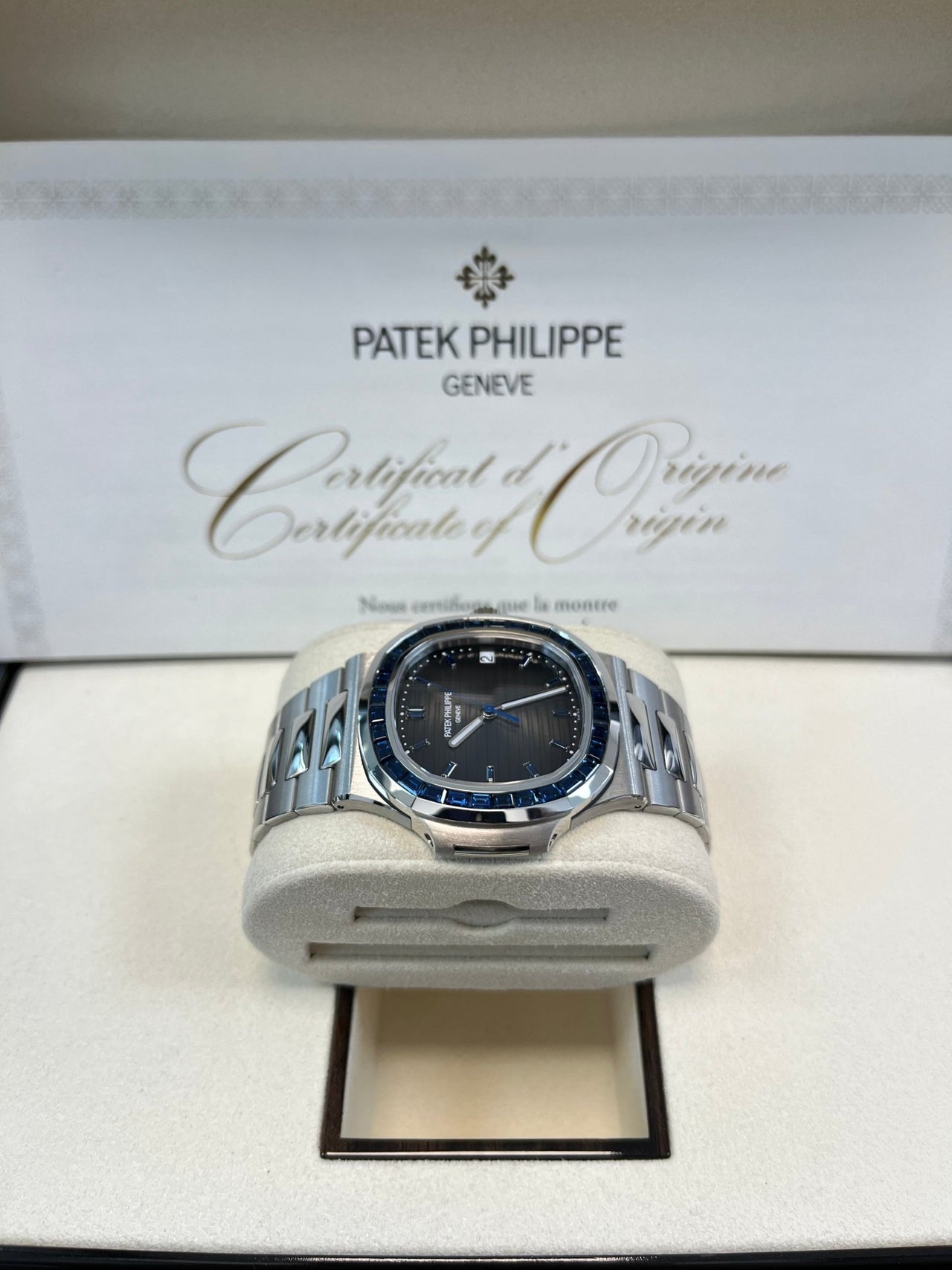 Patek Philippe Nautilus Platinum Blue Sapphire 5711/111P - 001 - WatchesOff5thWatch