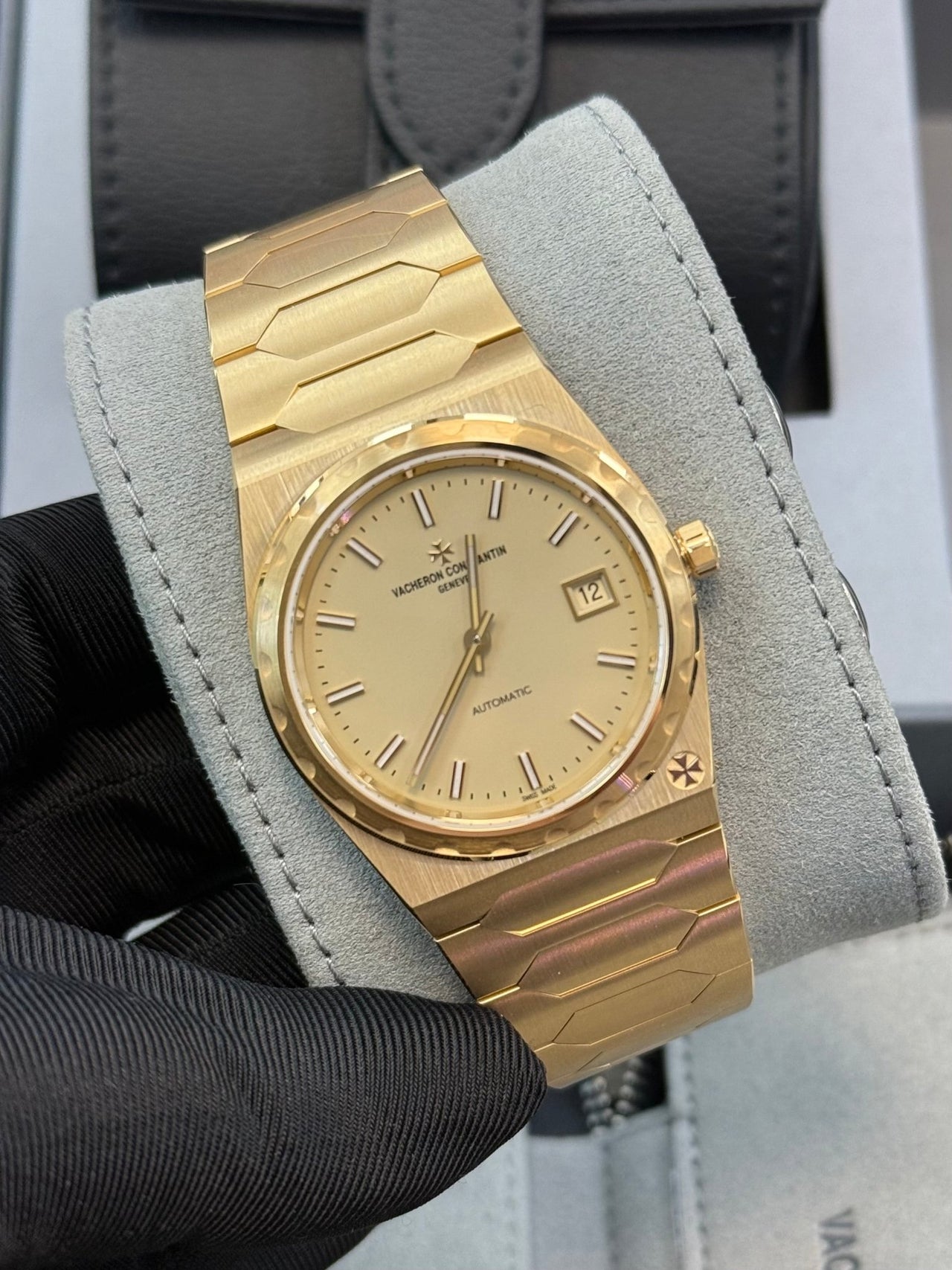 Vacheron Constantin Historiques 222 4200H/222J - B935 37 mm Yellow Gold - WatchesOff5thWatch