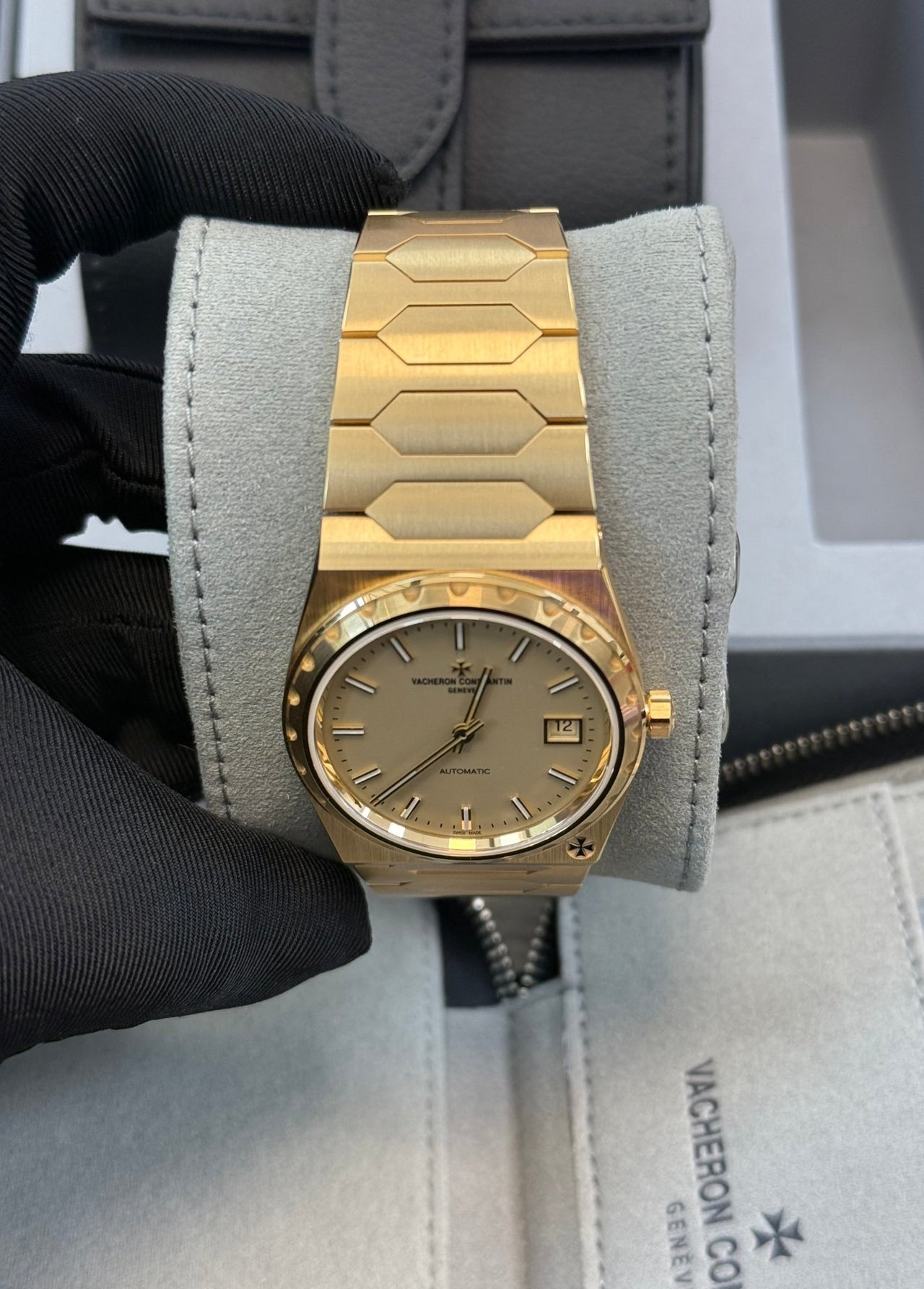 Vacheron Constantin Historiques 222 4200H/222J - B935 37 mm Yellow Gold - WatchesOff5thWatch