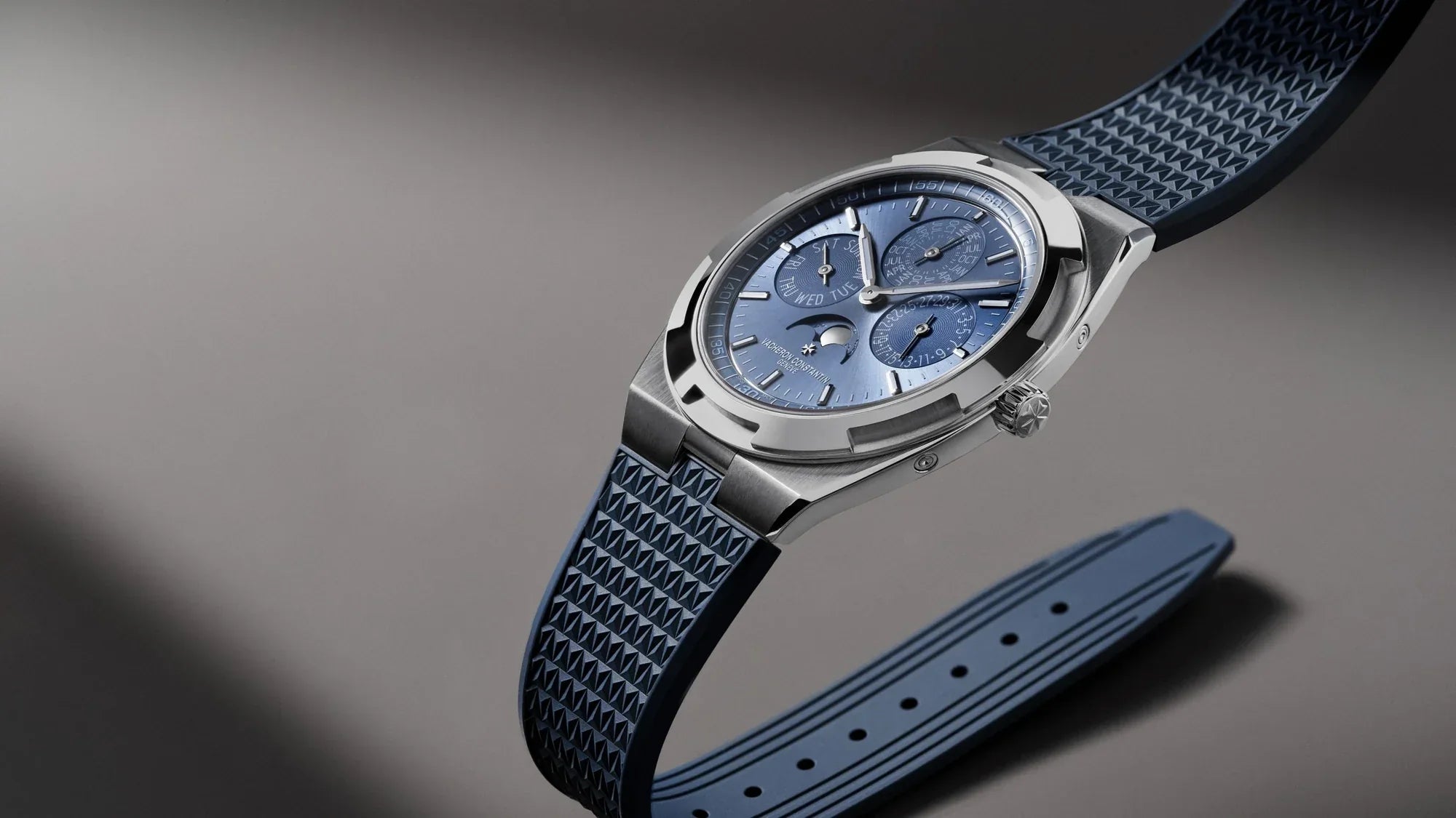 Vacheron Constantin Overseas Perpetual Calendar Ultra-Thin 4300V/220G-H119 azure dial on denim blue rubber strap