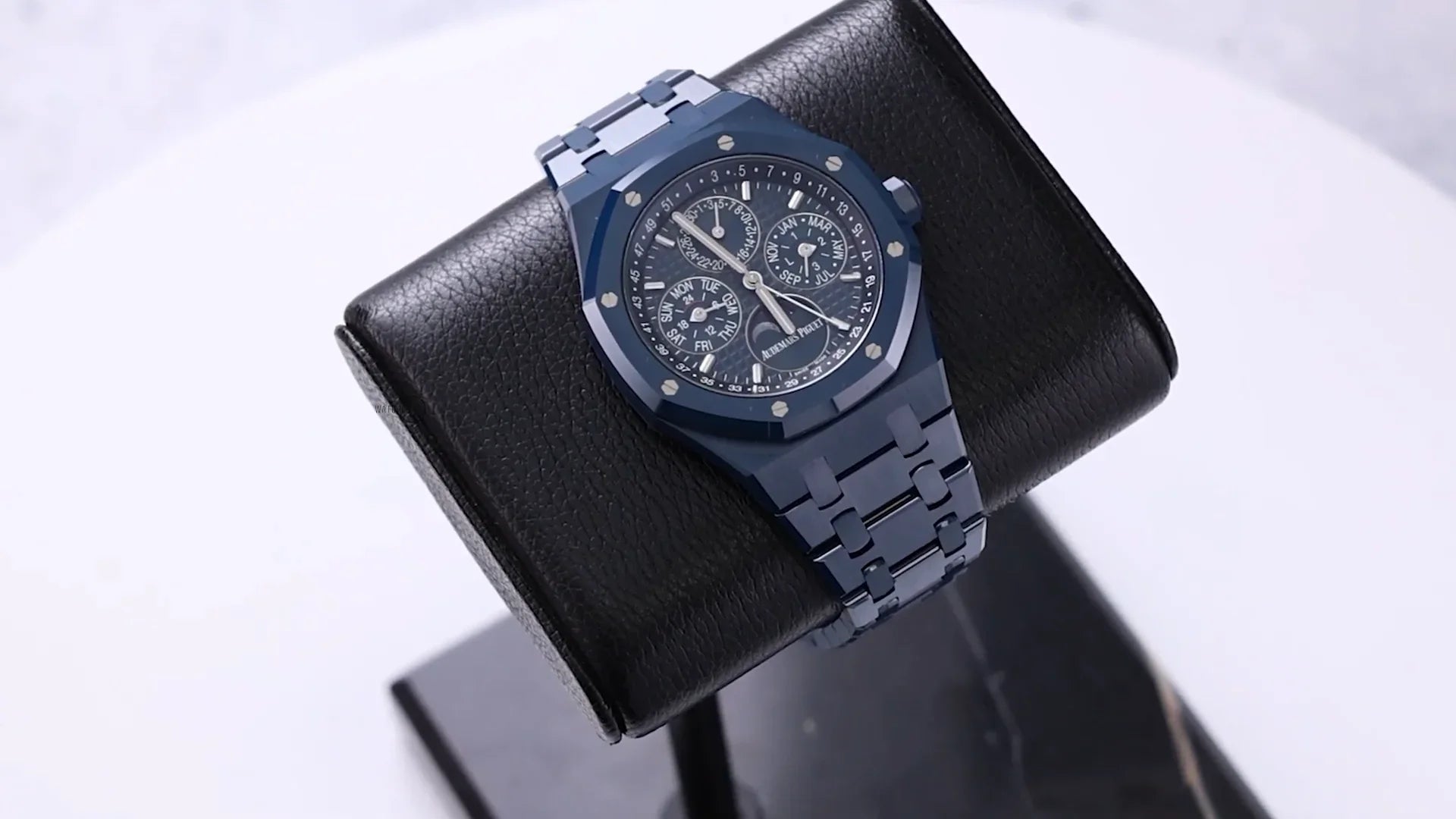 Video: Audemars Piguet Royal Oak QP Bleu Nuit Ceramic 26674CD - WatchesOff5th