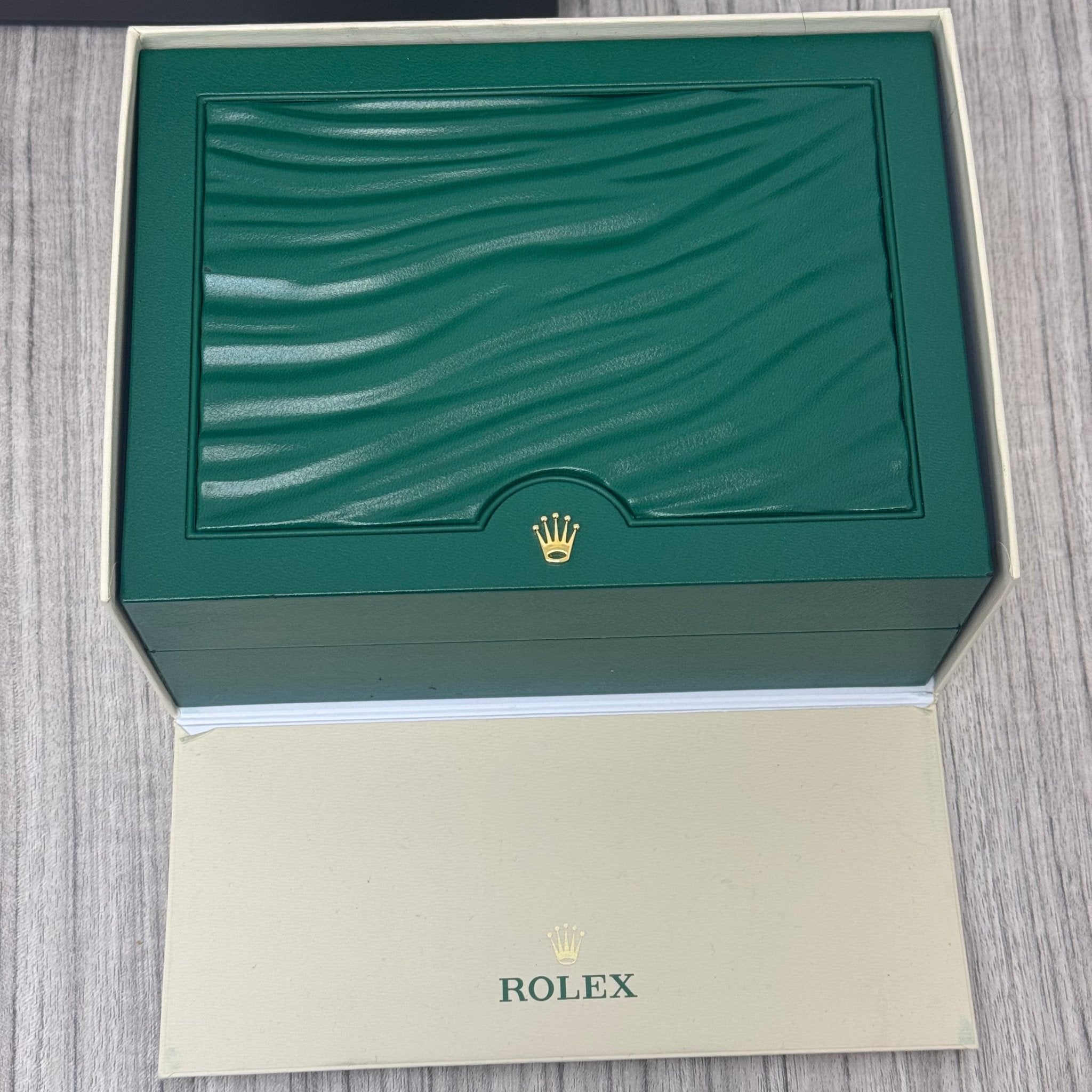 What Full Set Really Means And Why Collectors Should Care - WatchesOff5th