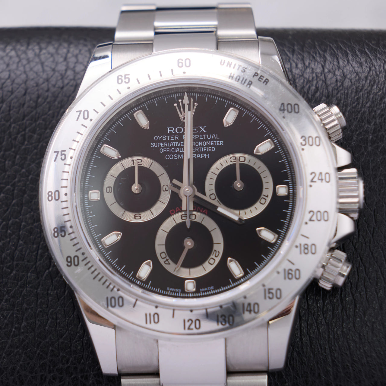 Rolex Daytona 40mm Stainless Steel Black Dial Tachymeter Bezel Oyster Bracelet (Ref 116520) - close-up of the black dial and engraved tachymeter bezel