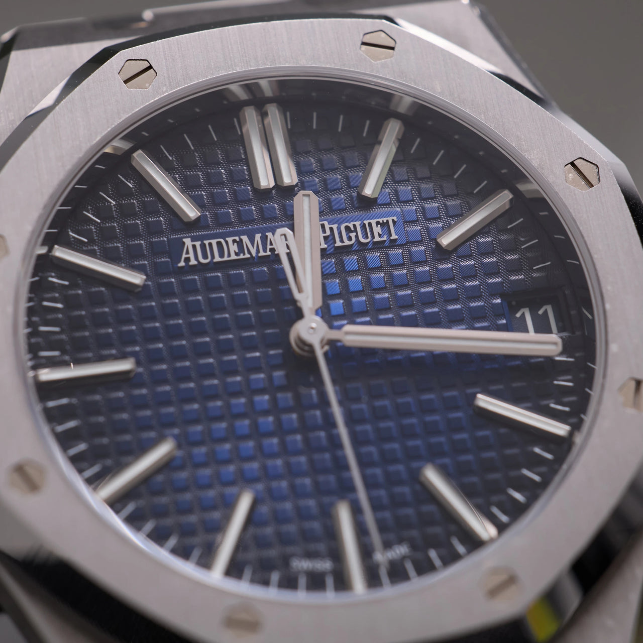 Audemars Piguet Royal Oak Selfwinding 41mm 18K White Gold Smoked Blue Dial Fixed Bezel Ref 15510BC.OO.1320BC.04 - dial close-up