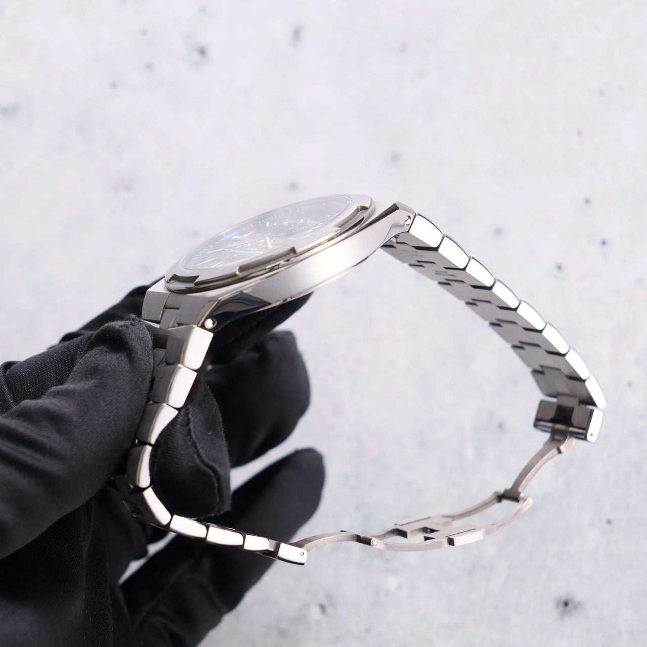 Vacheron Constantin Overseas Tourbillon Skeleton 42.5mm Titanium Skeleton Dial 6000V/210T-B935 - case profile with the titanium bracelet, held in hand