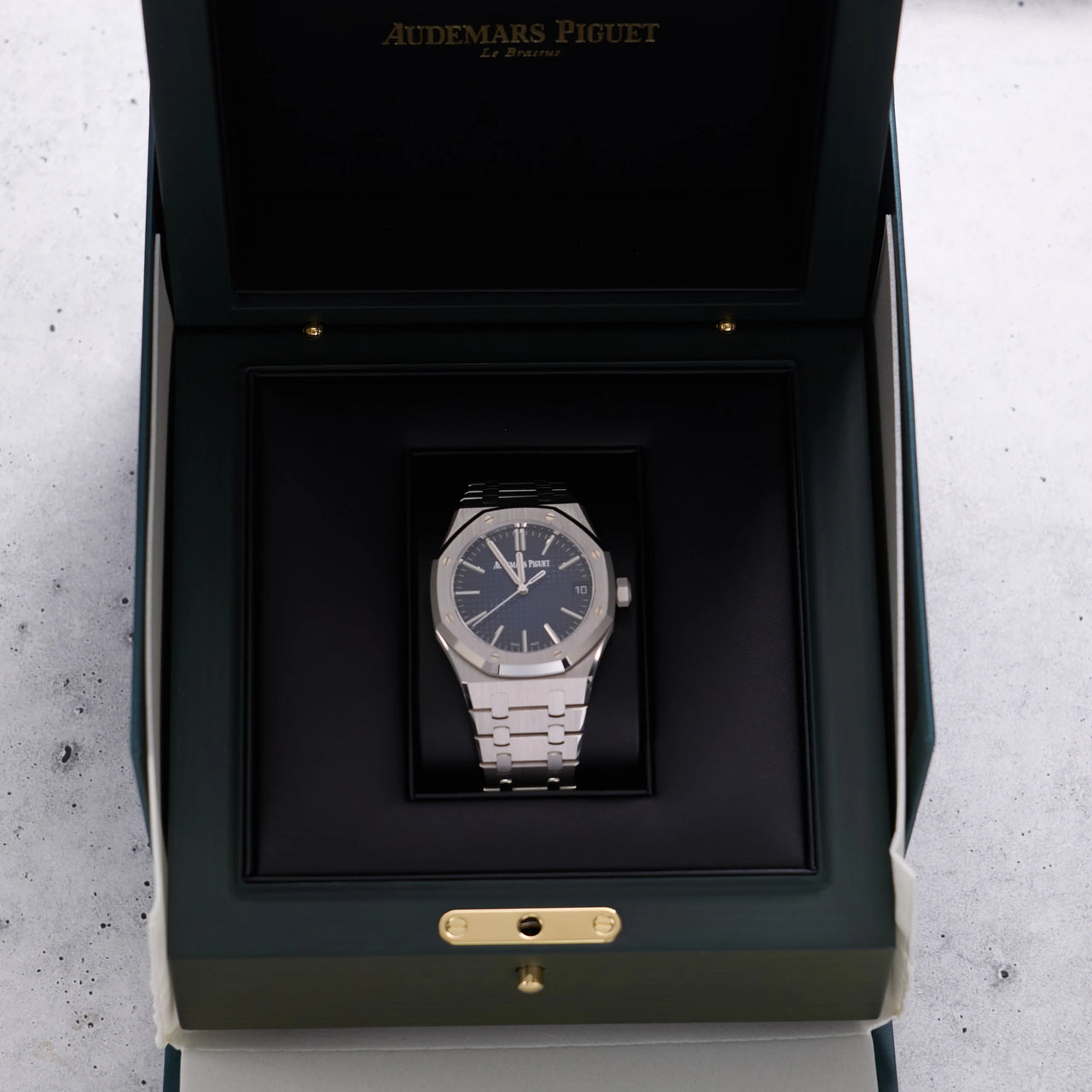 Audemars Piguet Royal Oak Selfwinding 41mm 18K White Gold Smoked Blue Dial Fixed Bezel Ref 15510BC.OO.1320BC.04 - in Audemars Piguet presentation box