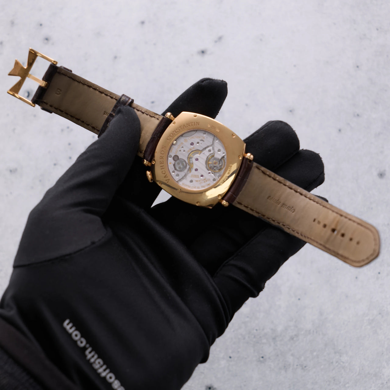Vacheron Constantin Historiques American 1921 40mm 18K Pink Gold Silver Dial 82035/000R-9359 - sapphire caseback showing the manual-winding calibre 4400