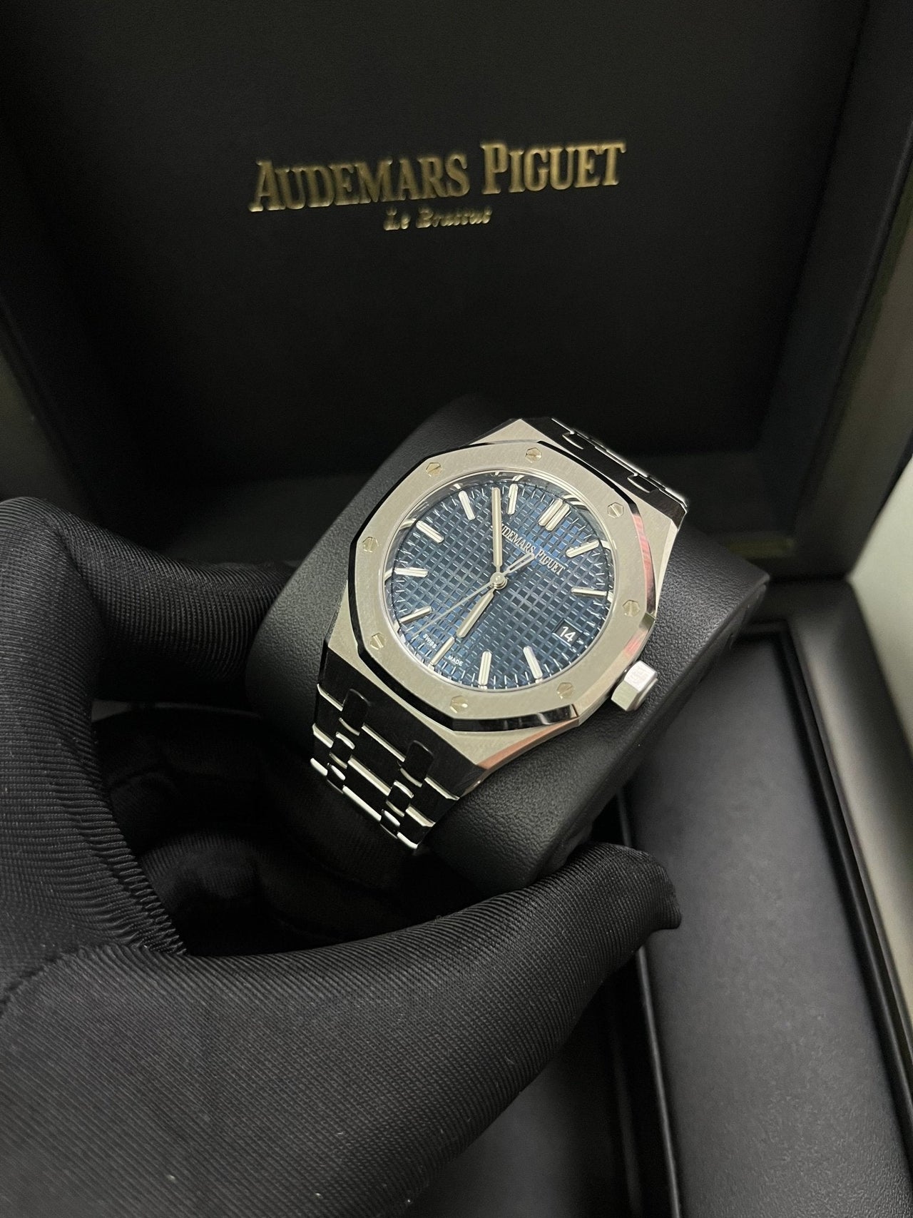 Audemars Piguet Royal Oak Selfwinding 37mm Stainless Steel Blue Dial 15550ST.OO.1356ST.06