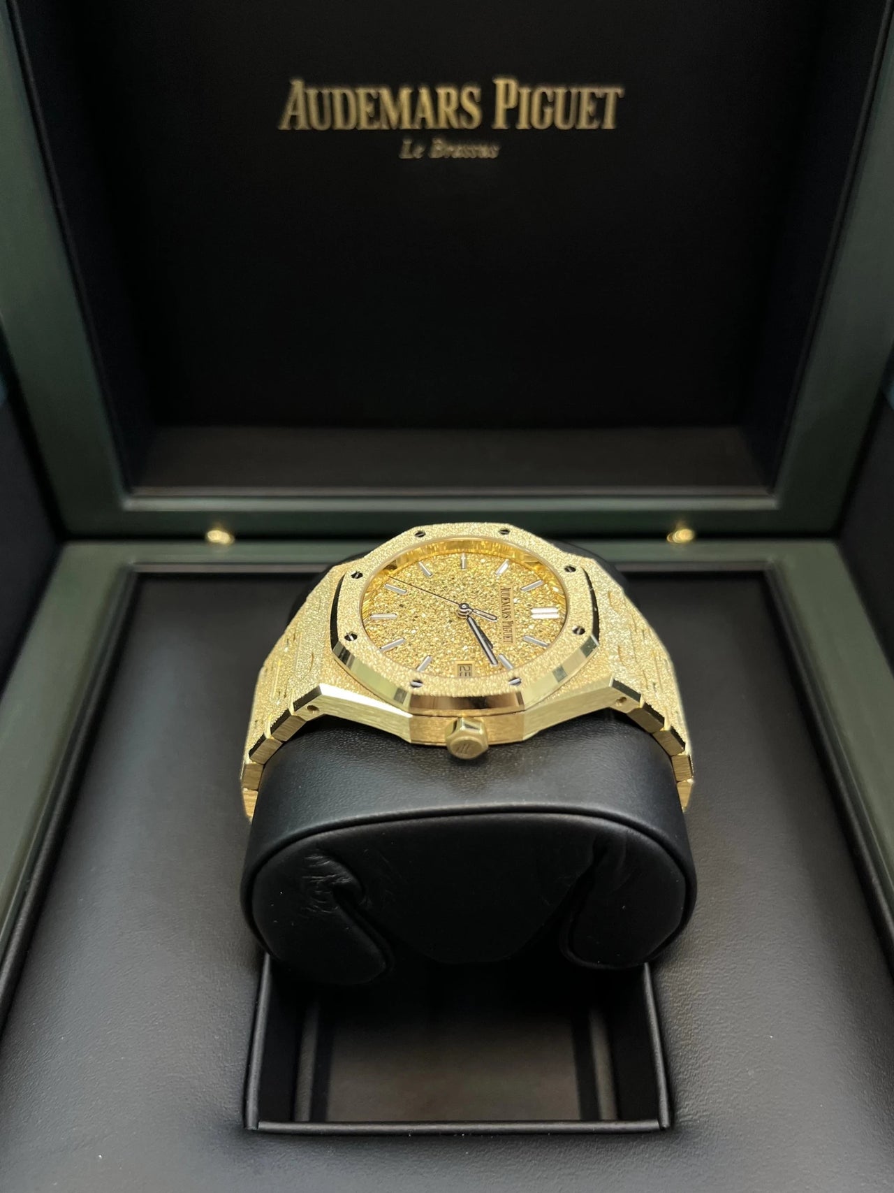 Audemars Piguet Royal Oak Frosted Gold Selfwinding 34mm Yellow Gold 77450BA.GG.1361BA.01 - WatchesOff5thWatch