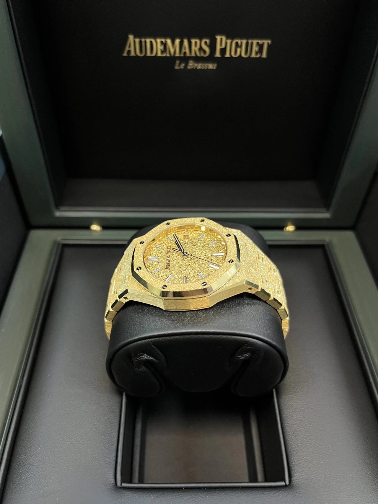 Audemars Piguet Royal Oak Frosted Gold Selfwinding 34mm Yellow Gold 77450BA.GG.1361BA.01 - WatchesOff5thWatch
