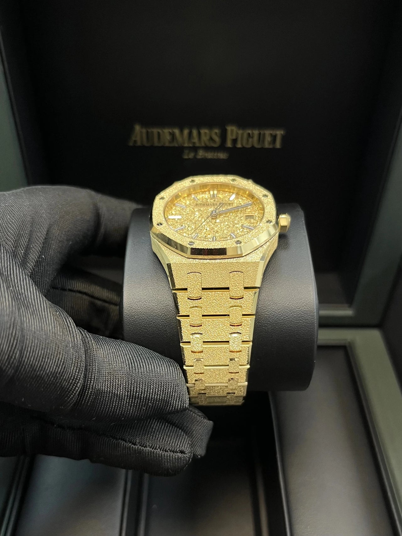 Audemars Piguet Royal Oak Frosted Gold Selfwinding 34mm Yellow Gold 77450BA.GG.1361BA.01 - WatchesOff5thWatch