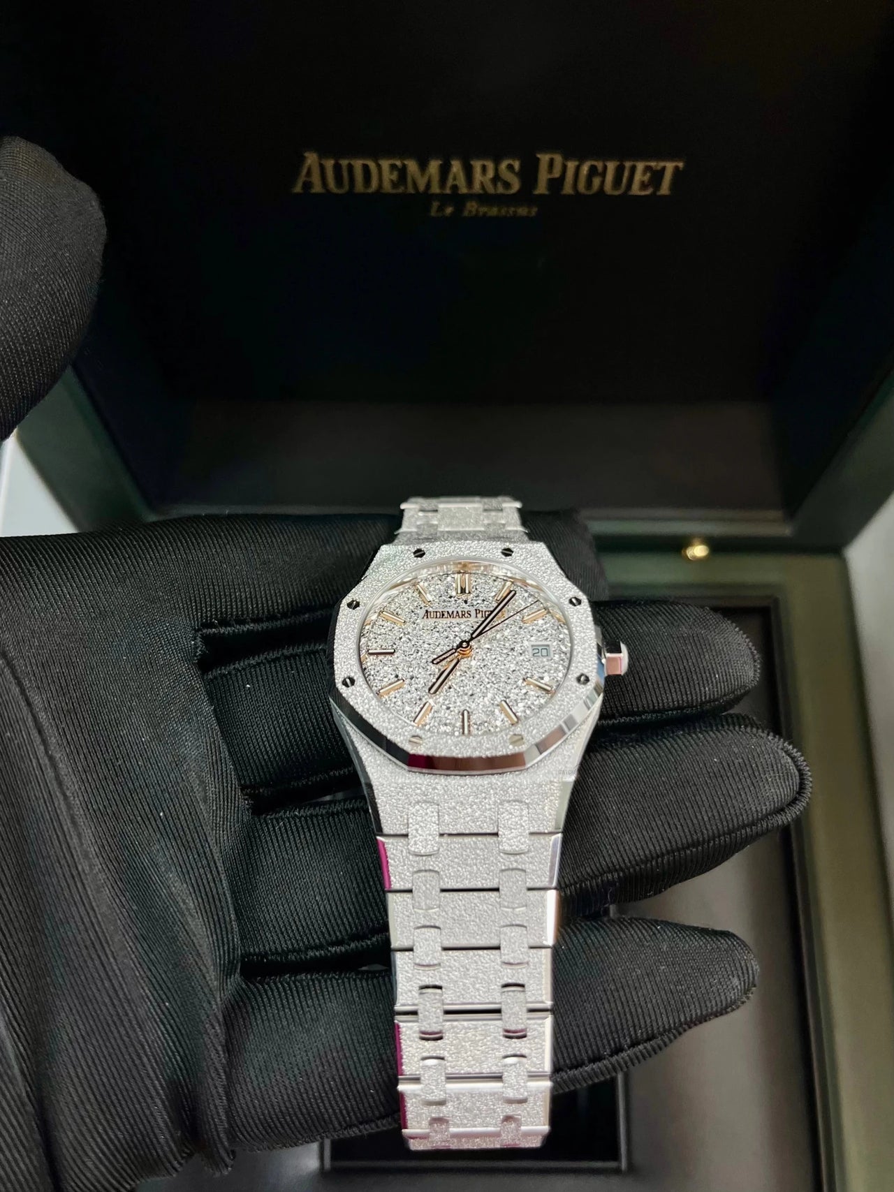 Audemars Piguet Royal Oak Frosted Gold Selfwinding 77450BC.GG.1361BC.01 - WatchesOff5thWatch