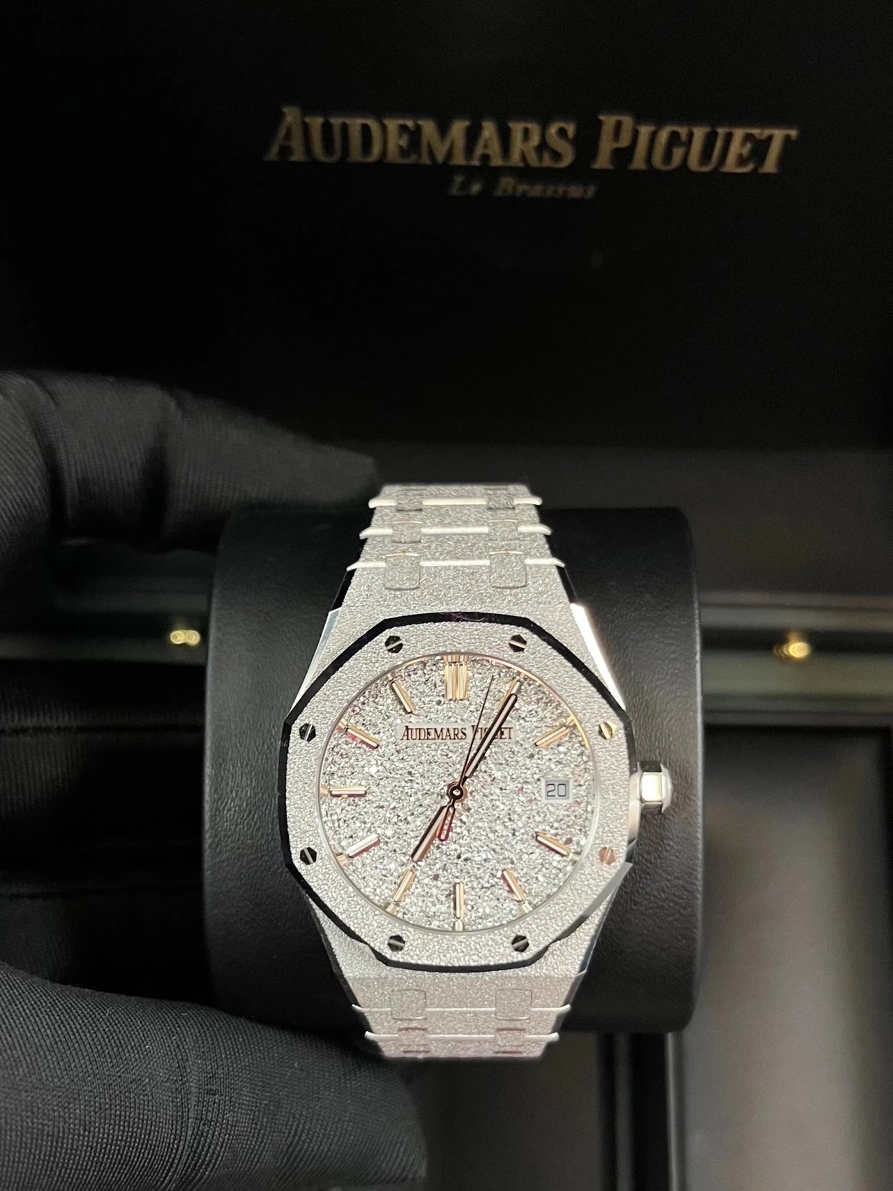 Audemars Piguet Royal Oak Frosted Gold Selfwinding 77450BC.GG.1361BC.01 - WatchesOff5thWatch