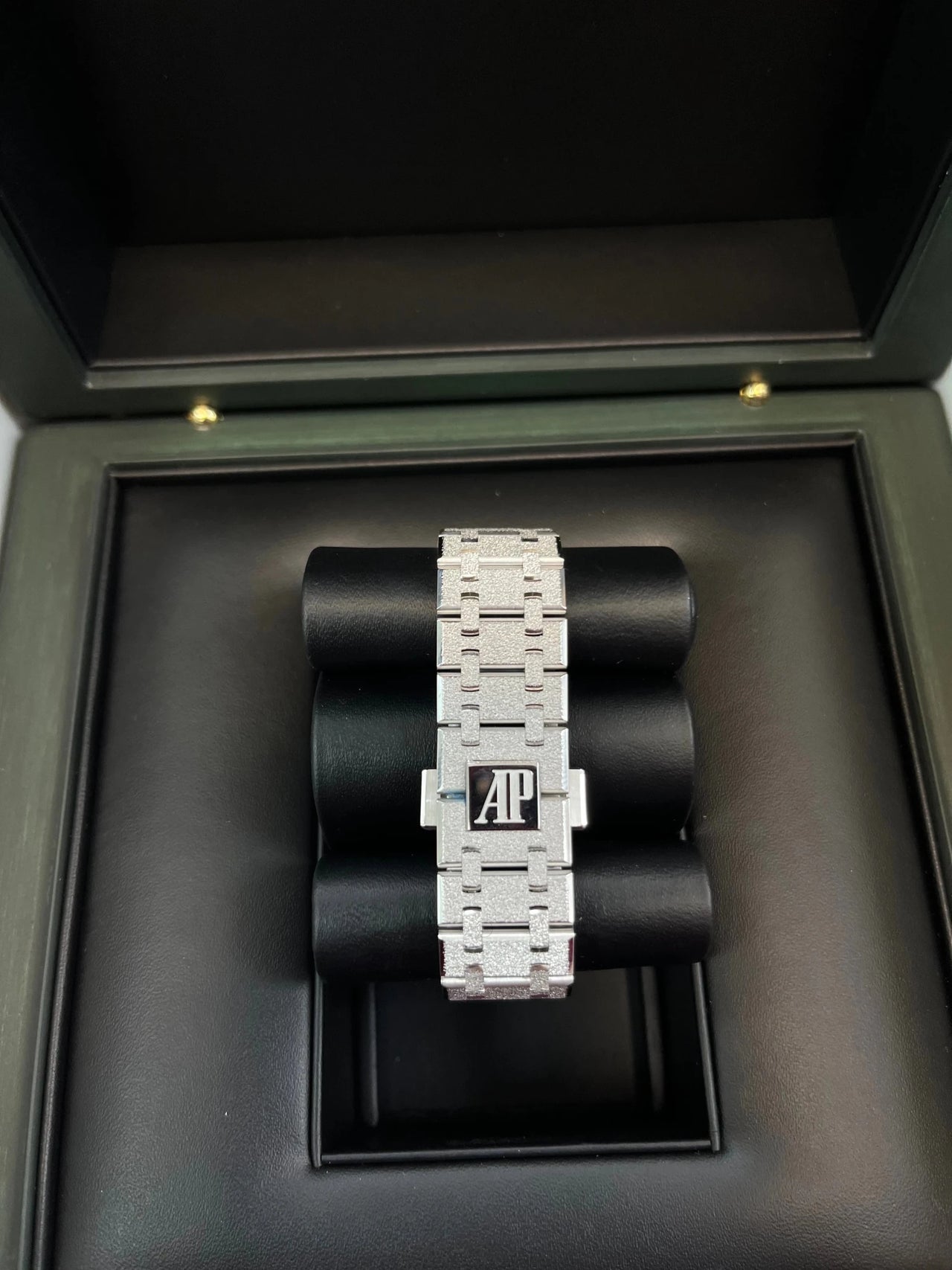 Audemars Piguet Royal Oak Frosted Gold Selfwinding 77450BC.GG.1361BC.01 - WatchesOff5thWatch