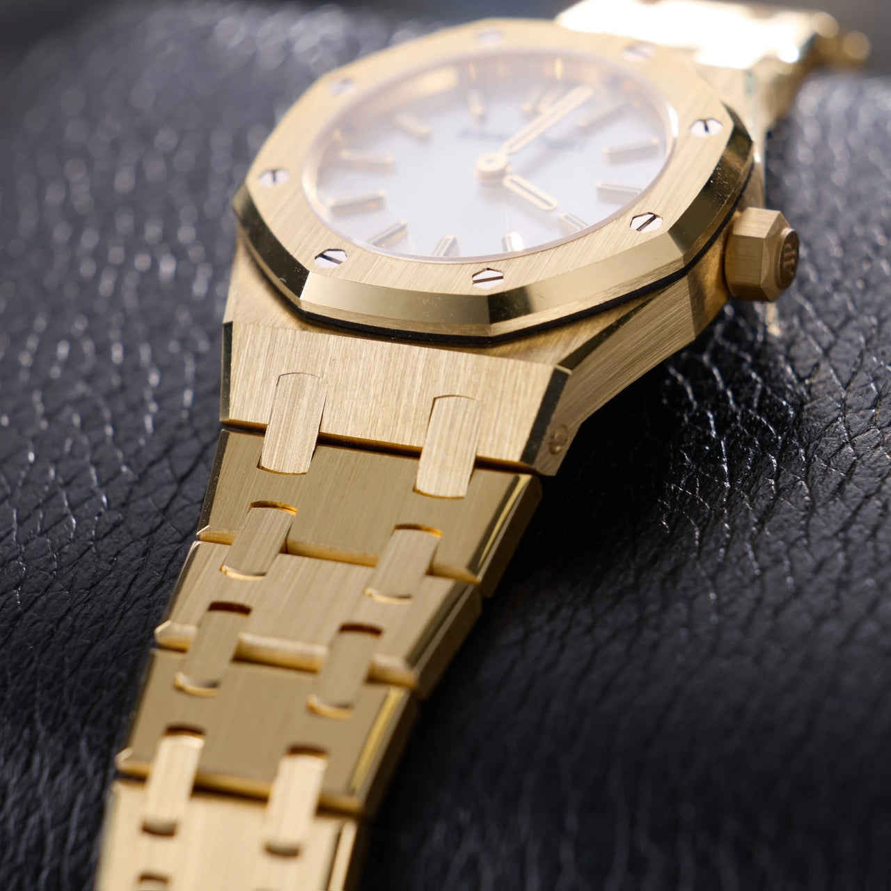 Audemars Piguet Royal Oak Mini Quartz 23mm 18K Yellow Gold White Mother of Pearl Dial (Ref 67630BA.OO.1312BA.03) - WatchesOff5thWatch