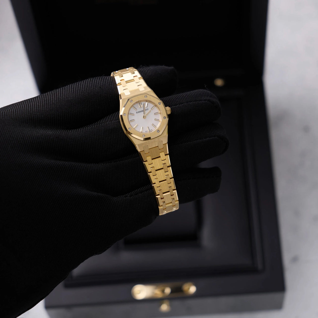 Audemars Piguet Royal Oak Mini Quartz 23mm 18K Yellow Gold White Mother of Pearl Dial (Ref 67630BA.OO.1312BA.03) - WatchesOff5thWatch