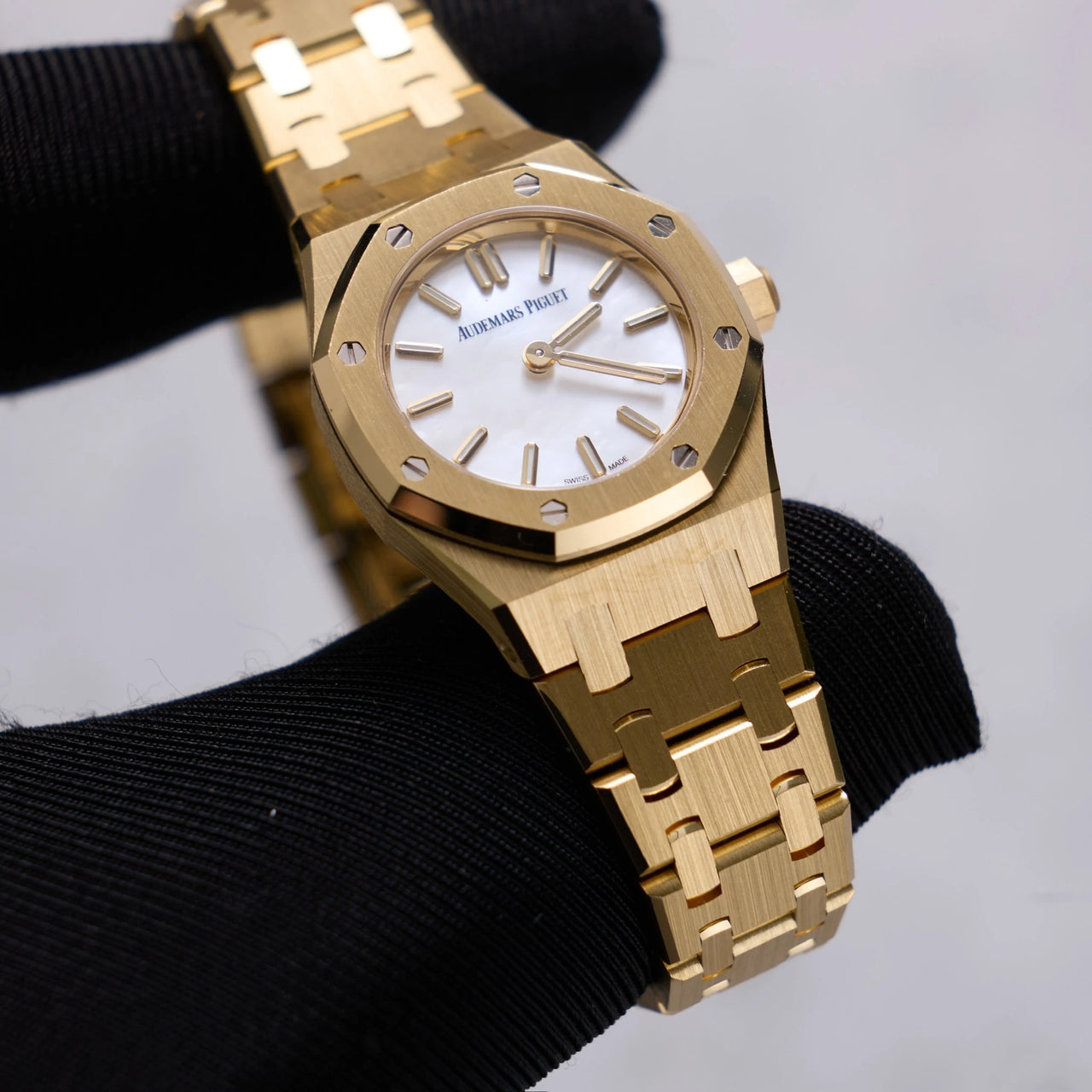 Audemars Piguet Royal Oak Mini Quartz 23mm 18K Yellow Gold White Mother of Pearl Dial (Ref 67630BA.OO.1312BA.03) - WatchesOff5thWatch