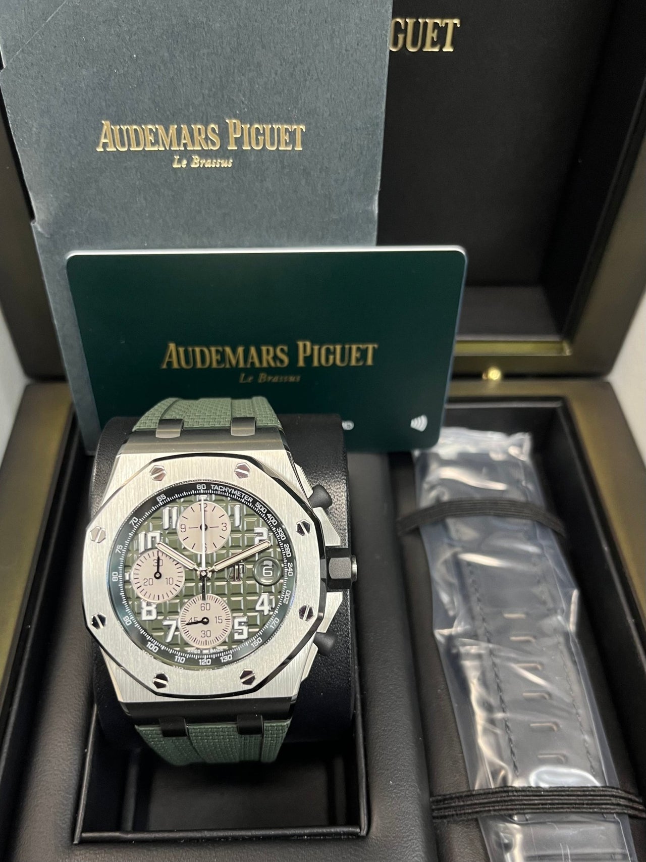 Audemars Piguet ROYAL OAK OFFSHORE SELFWINDING CHRONOGRAPH (Ref# 26238TI.OO.A056CA.01) - WatchesOff5thWatch