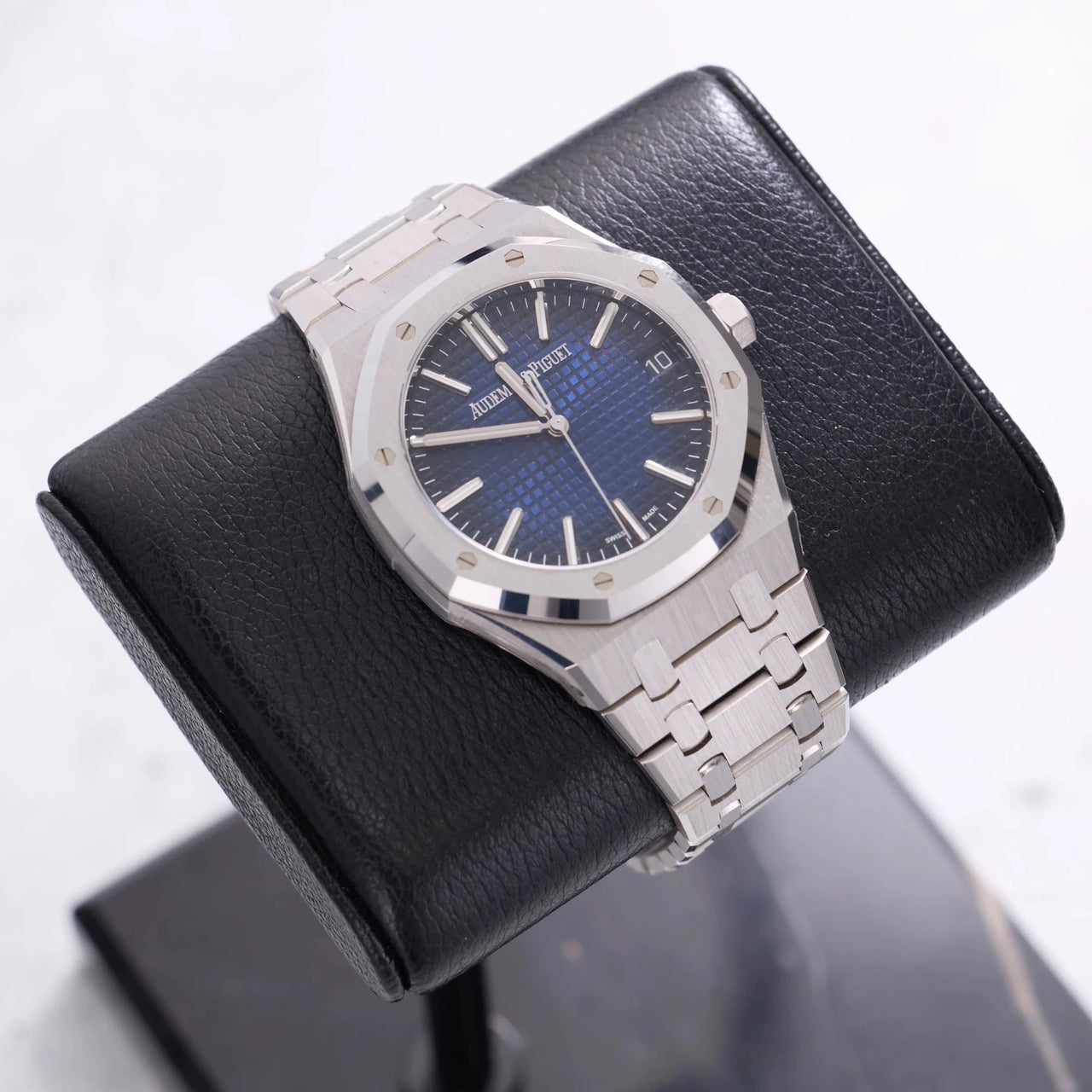 Audemars Piguet Royal Oak Selfwinding 41mm 18K White Gold Smoked Blue Dial Fixed Bezel (Ref 15510BC.OO.1320BC.04) - WatchesOff5thWatch