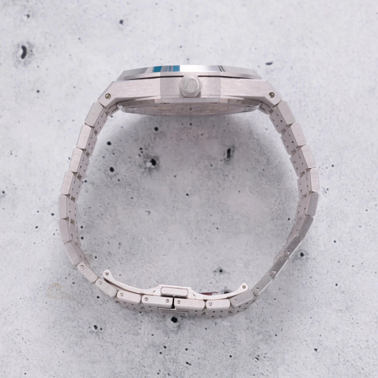 Audemars Piguet Royal Oak Selfwinding 41mm 18K White Gold Smoked Blue Dial Fixed Bezel (Ref 15510BC.OO.1320BC.04) - WatchesOff5thWatch