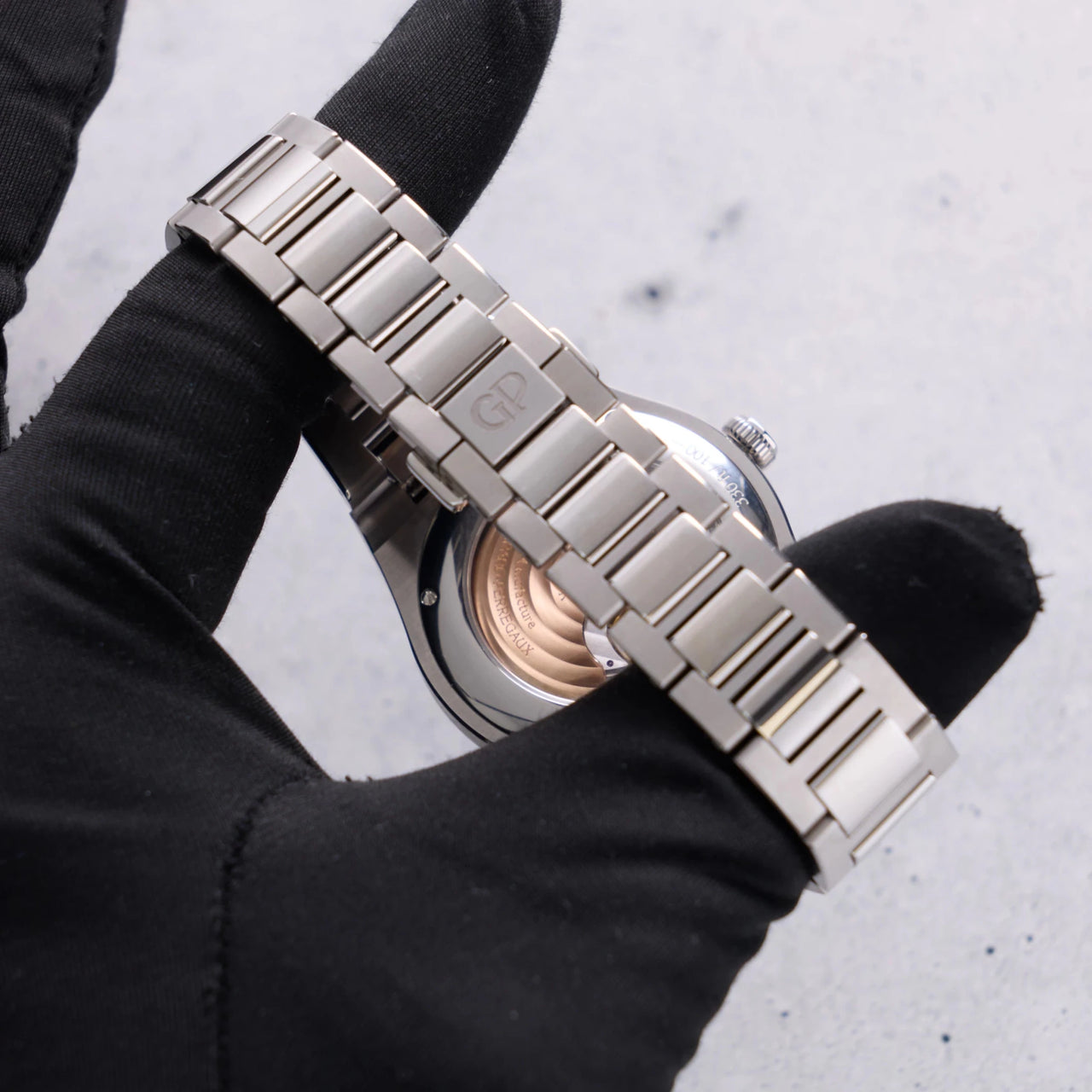 Girard-Perregaux Laureato 38mm Sapphire & Diamond — Rhodium Hobnail Dial, Stainless Steel Case & Integrated Bracelet 81005-11S3464-1CM - WatchesOff5thWristwatch
