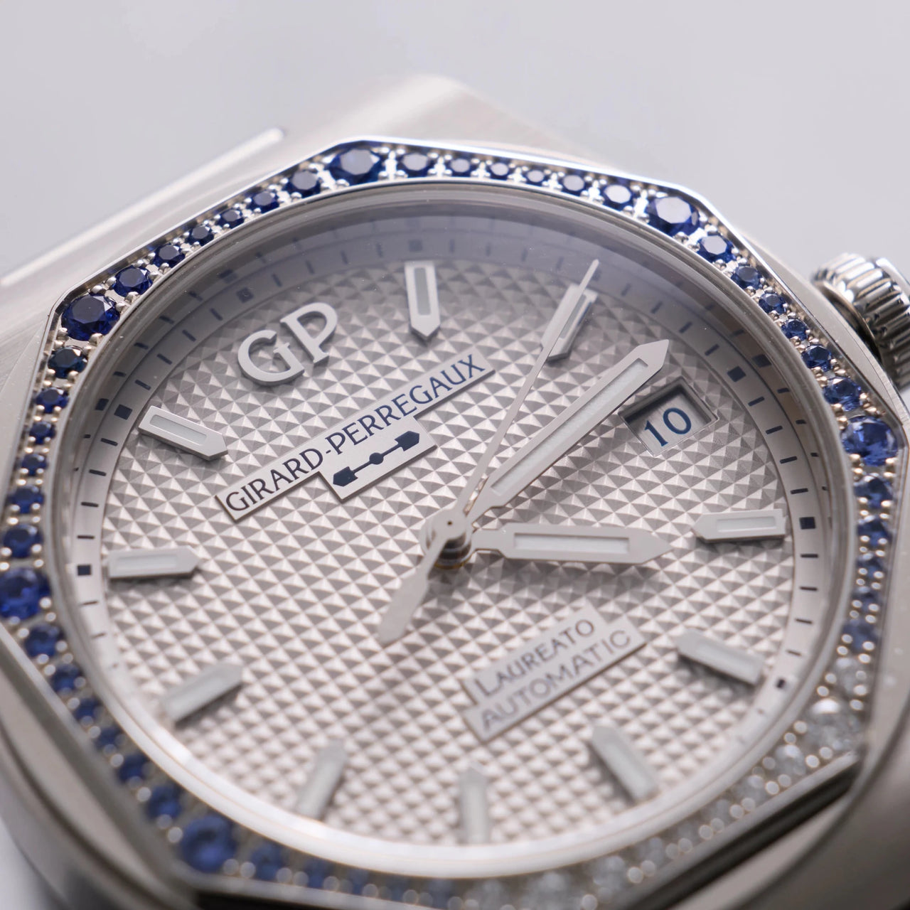 Girard-Perregaux Laureato 38mm Sapphire & Diamond — Rhodium Hobnail Dial, Stainless Steel Case & Integrated Bracelet 81005-11S3464-1CM - WatchesOff5thWristwatch