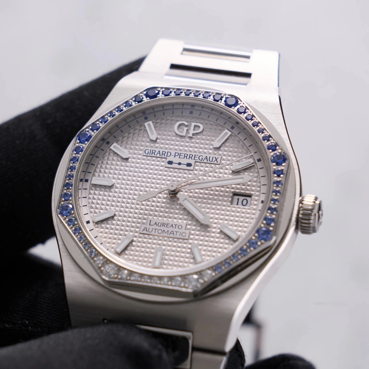 Girard-Perregaux Laureato 38mm Sapphire & Diamond — Rhodium Hobnail Dial, Stainless Steel Case & Integrated Bracelet 81005-11S3464-1CM - WatchesOff5thWristwatch