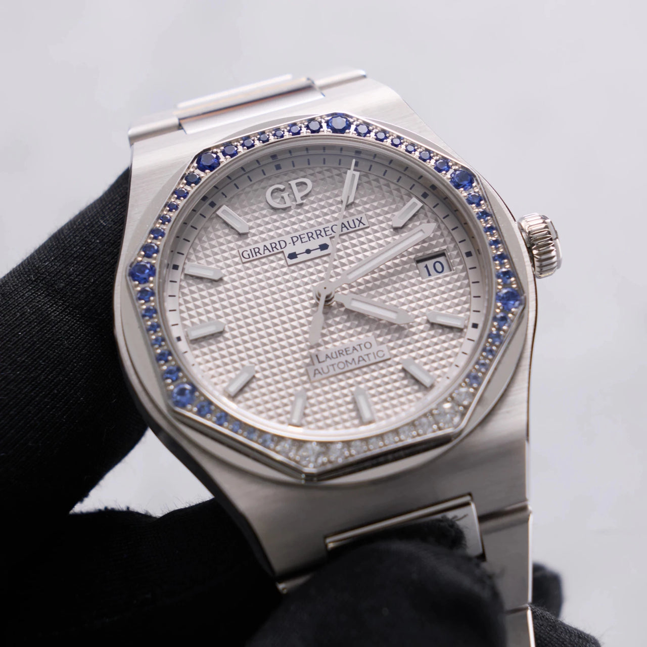 Girard-Perregaux Laureato 38mm Sapphire & Diamond — Rhodium Hobnail Dial, Stainless Steel Case & Integrated Bracelet 81005-11S3464-1CM - WatchesOff5thWristwatch
