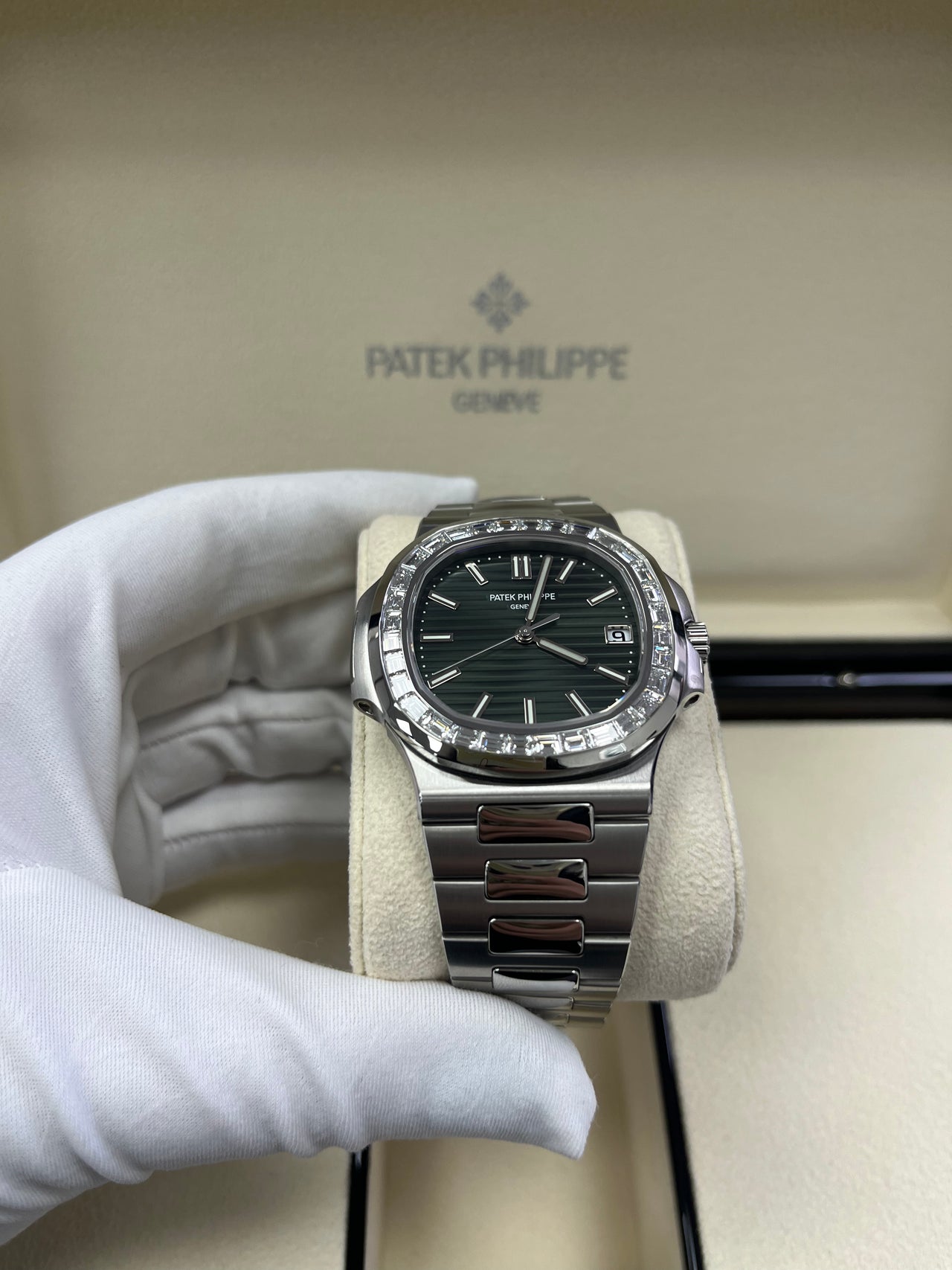 Patek Philippe Nautilus Green Dial Ref 5711 1300A 001