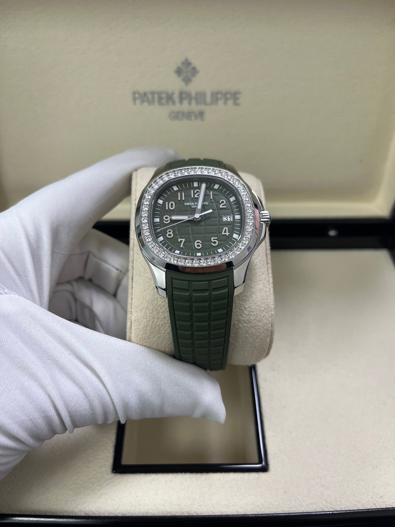 Patek Philippe Aquanaut Green Dial Watch 5267 200A 011