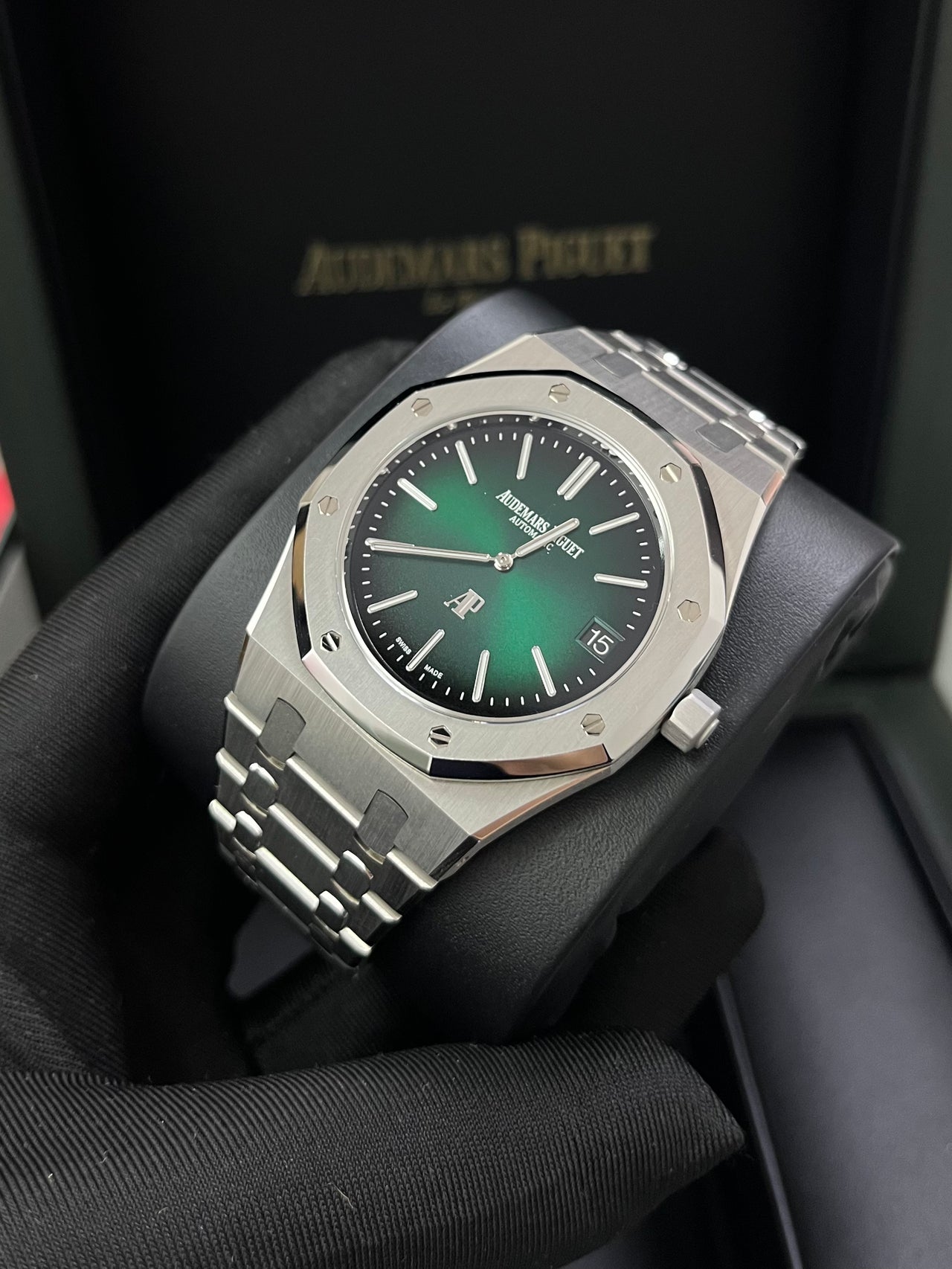 Audemars Piguet Royal Oak Jumbo "Jumbo" Extra-Thin 15202PT.OO.1240PT.01