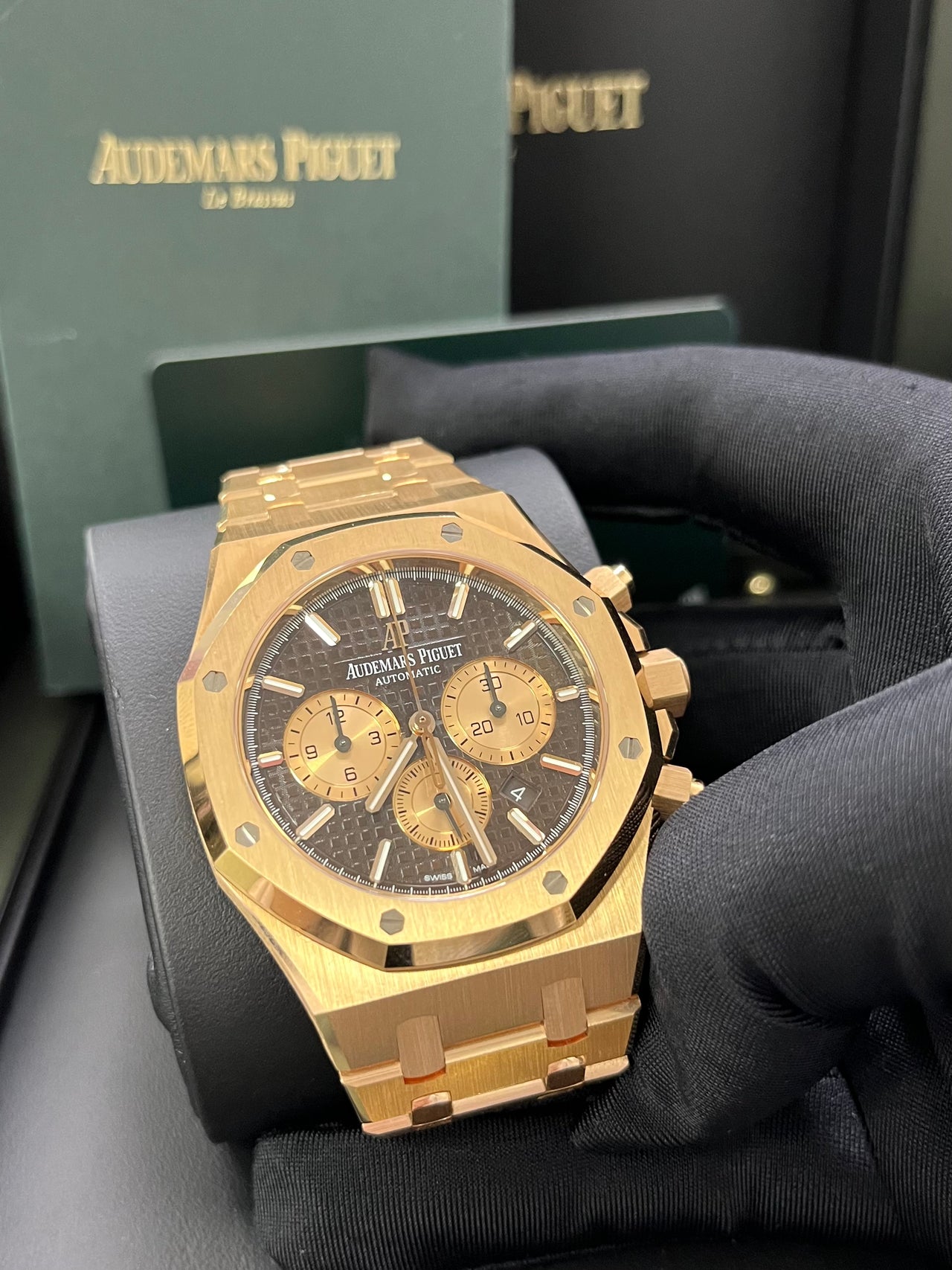 Audemars Piguet Royal Oak Selfwinding Chronograph/ Rose Gold/ Chocolate Dial/ Rose Gold Sub-Dials (Ref#26331OR.OO.D821CR.01)